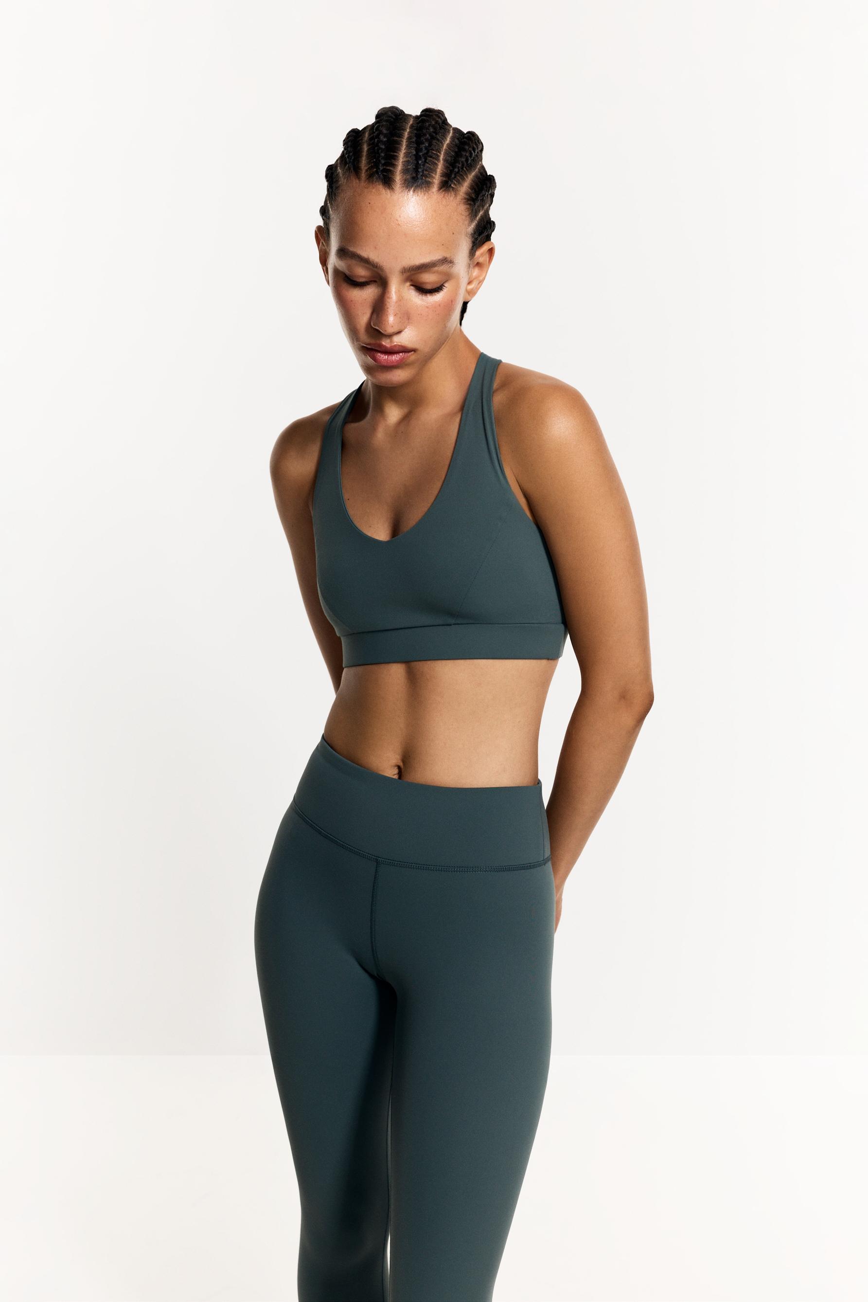 Criss-cross strap sports top — EMERALD GREEN