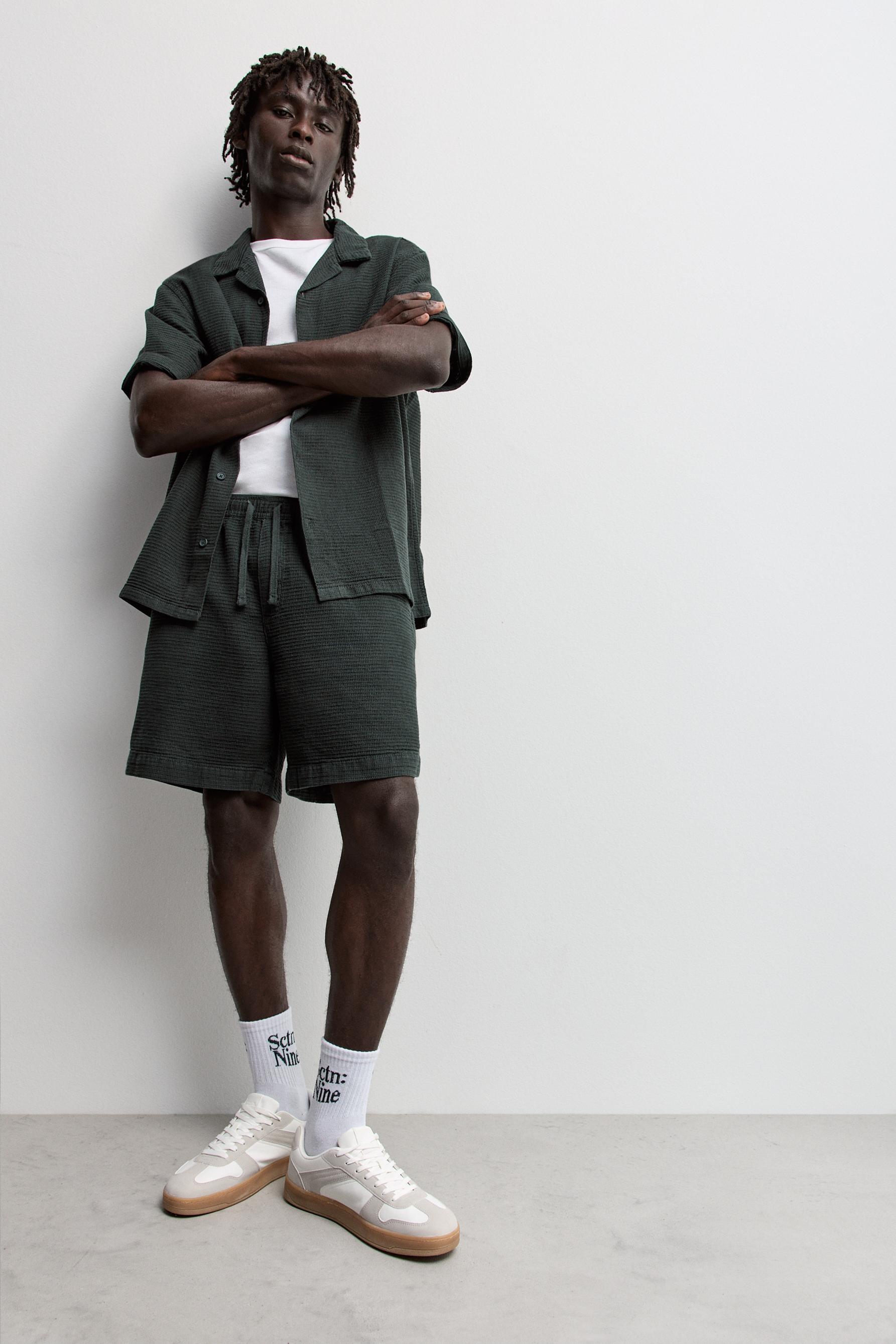 Textured waffle-knit Bermuda shorts — GREEN