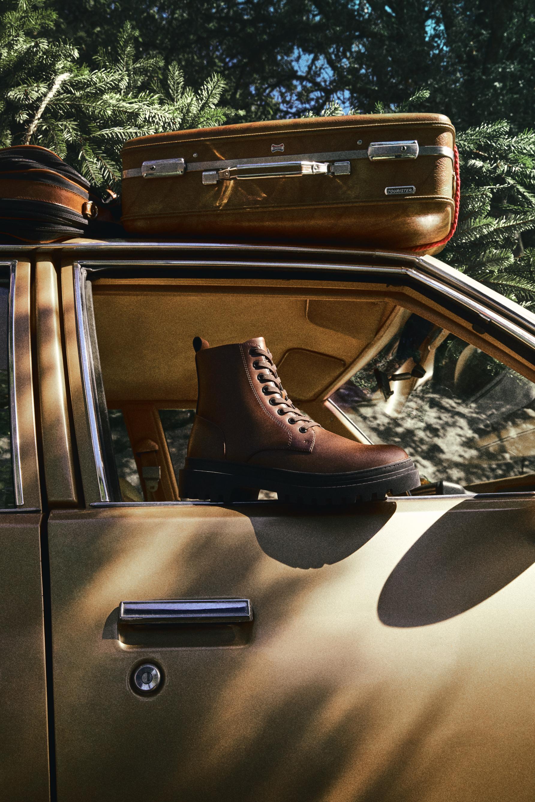 Lace-up boot — BROWN