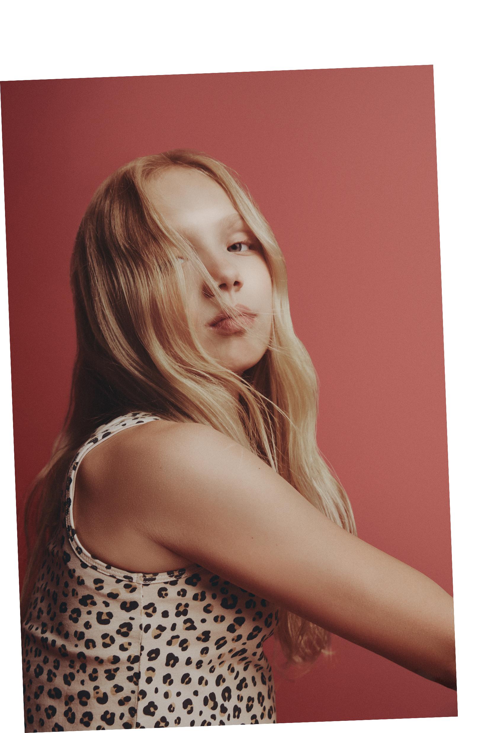 Printed peplum sleeveless t-shirt — HIELO