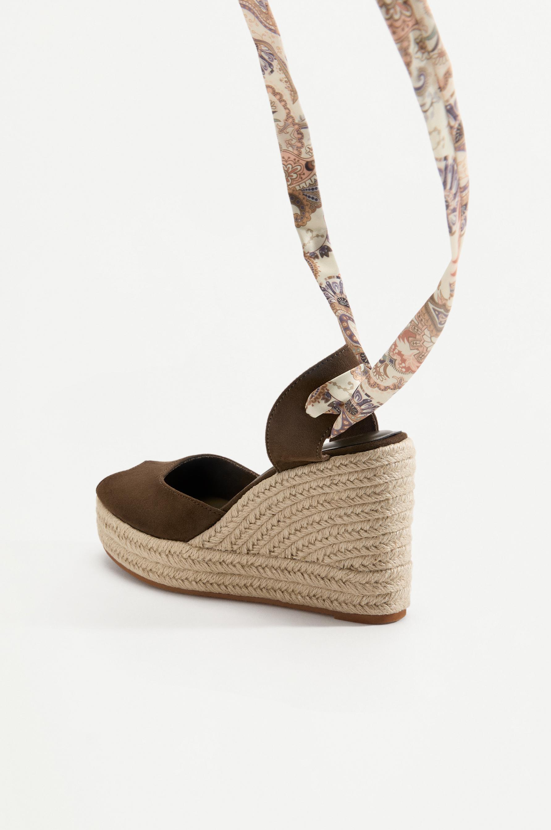 Jute wedge sandals with tie-up ankle strap — 1-517