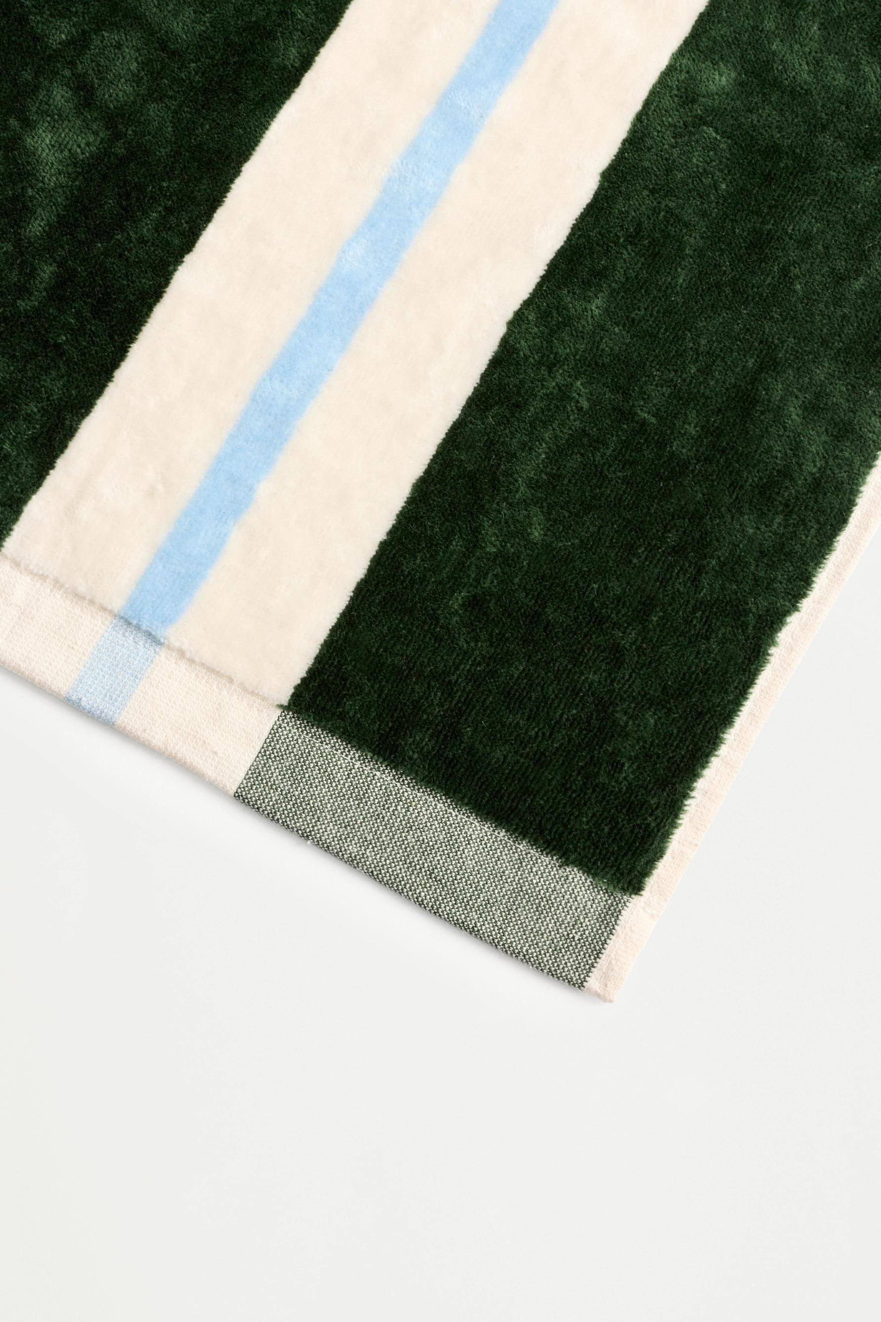 Soft striped towel — GREEN