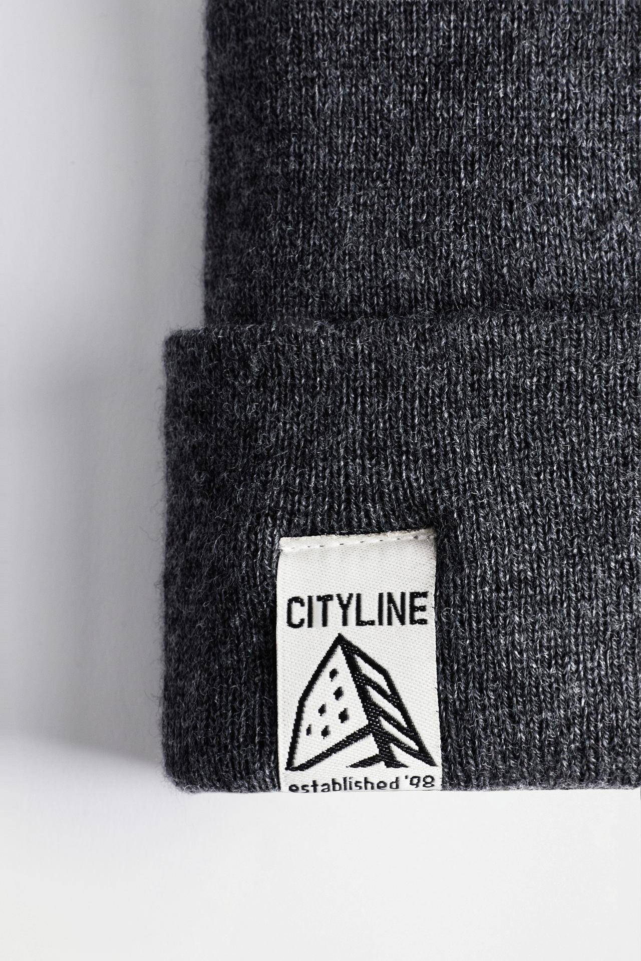 Knit beanie with label — DARK GREY