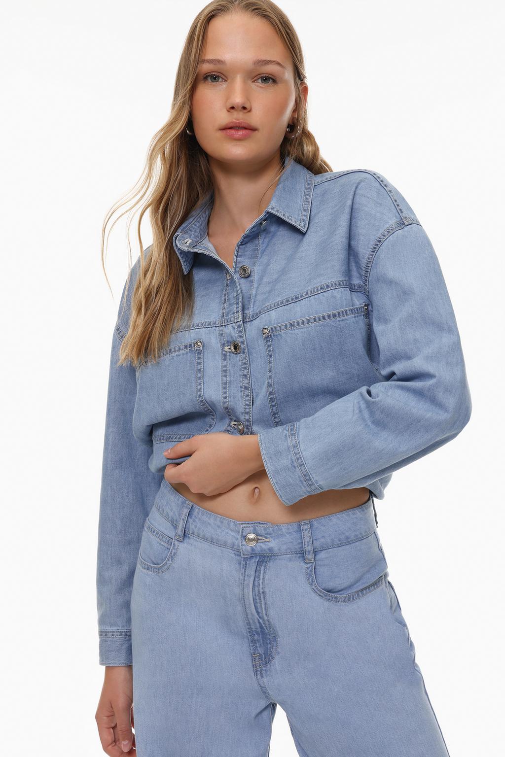 Lightweight denim shirt