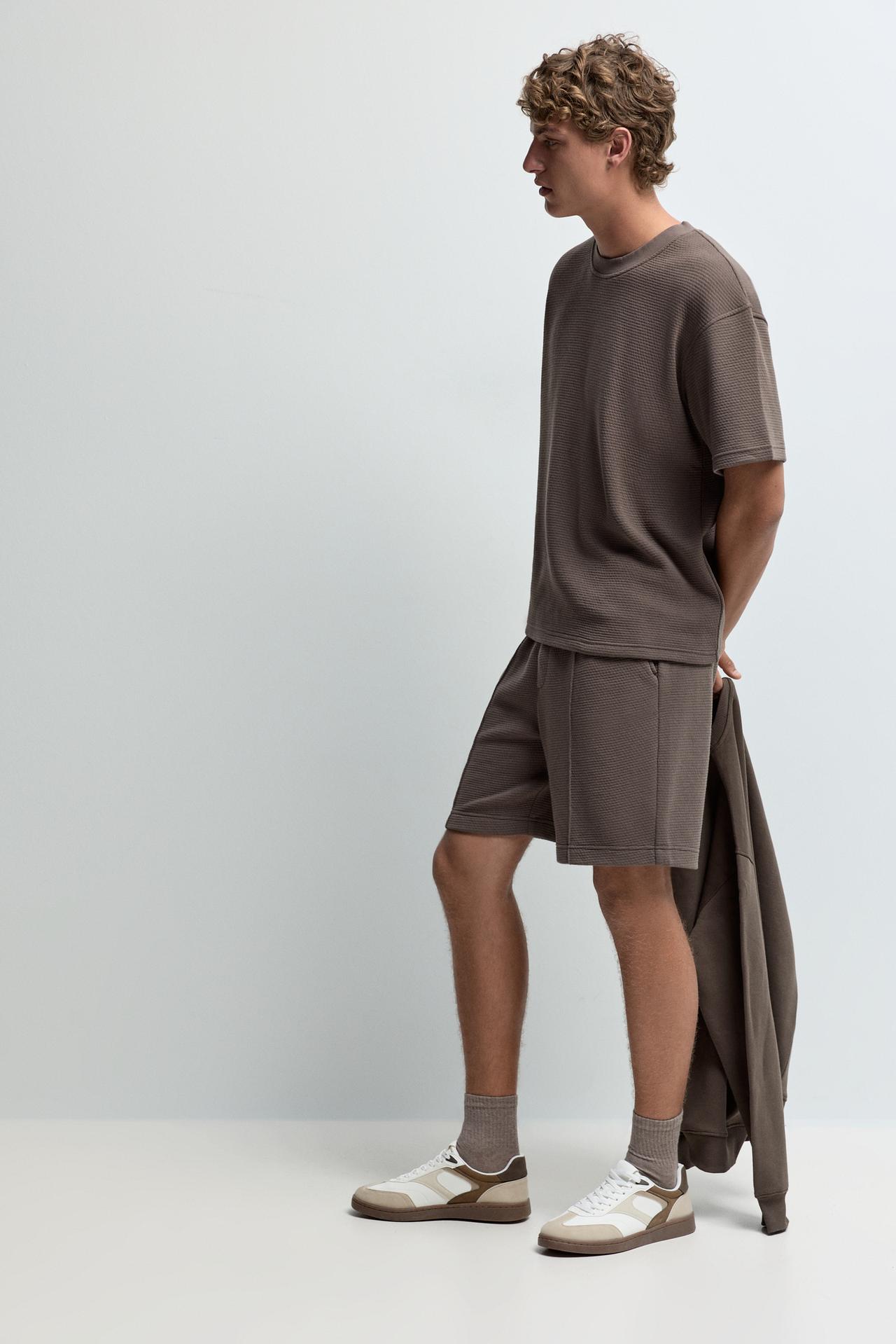 Waffle-textured Bermuda shorts — TAUPE BROWN
