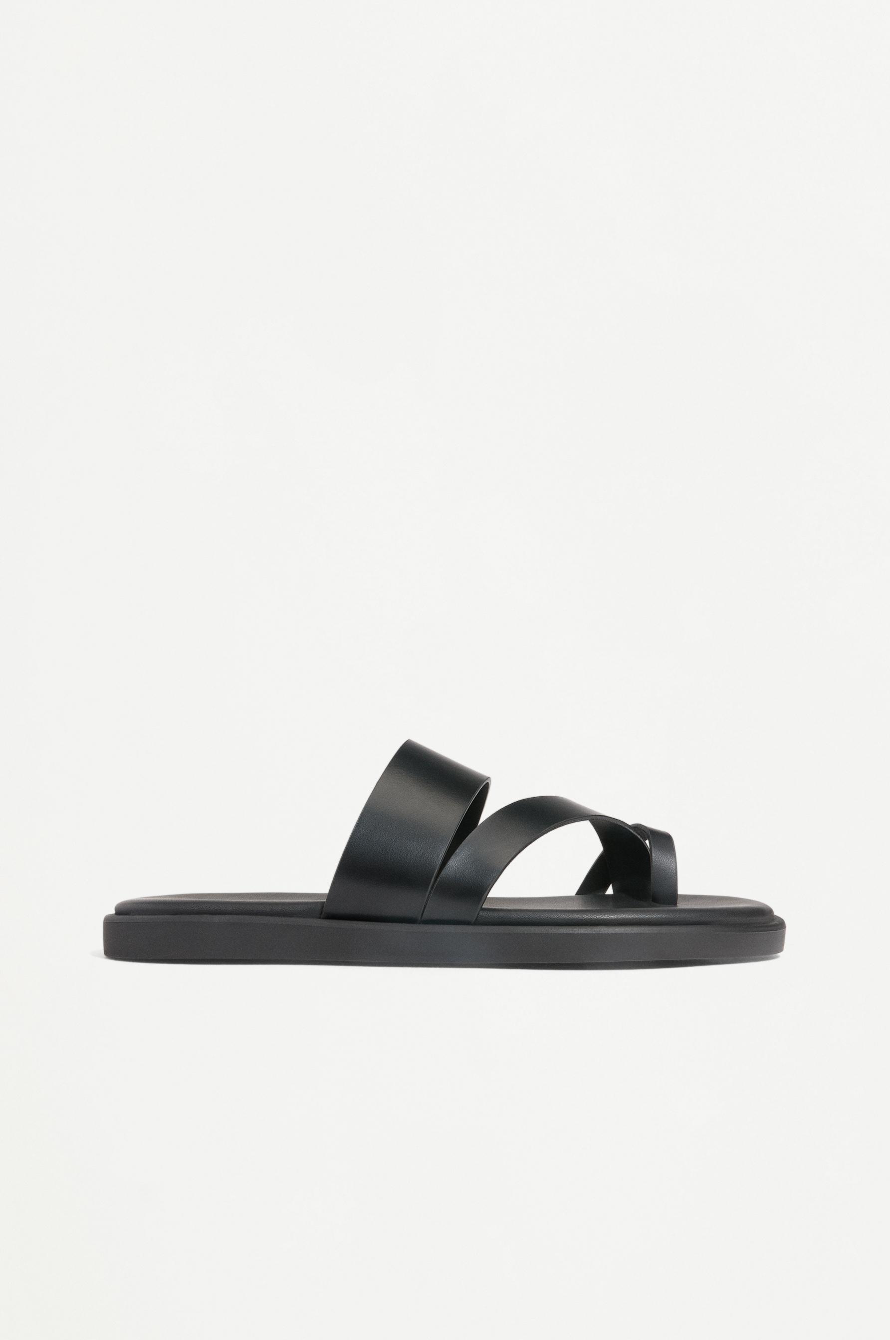 Strap sandals — BLACK