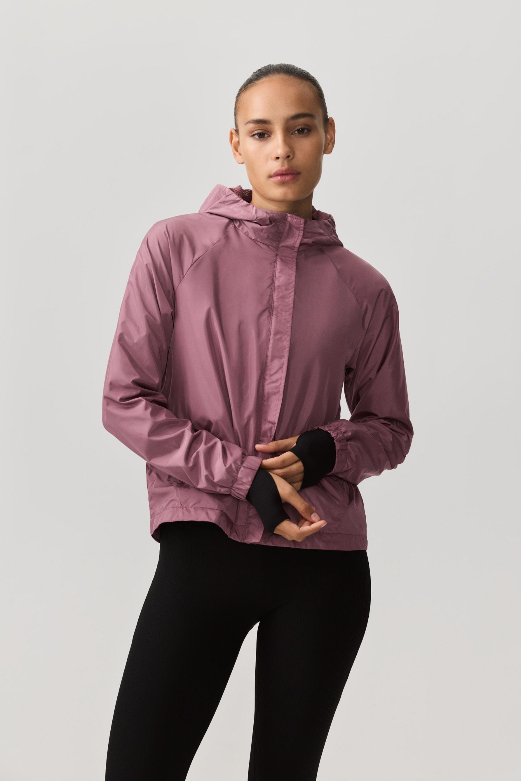 Cortavientos deportivo capucha
