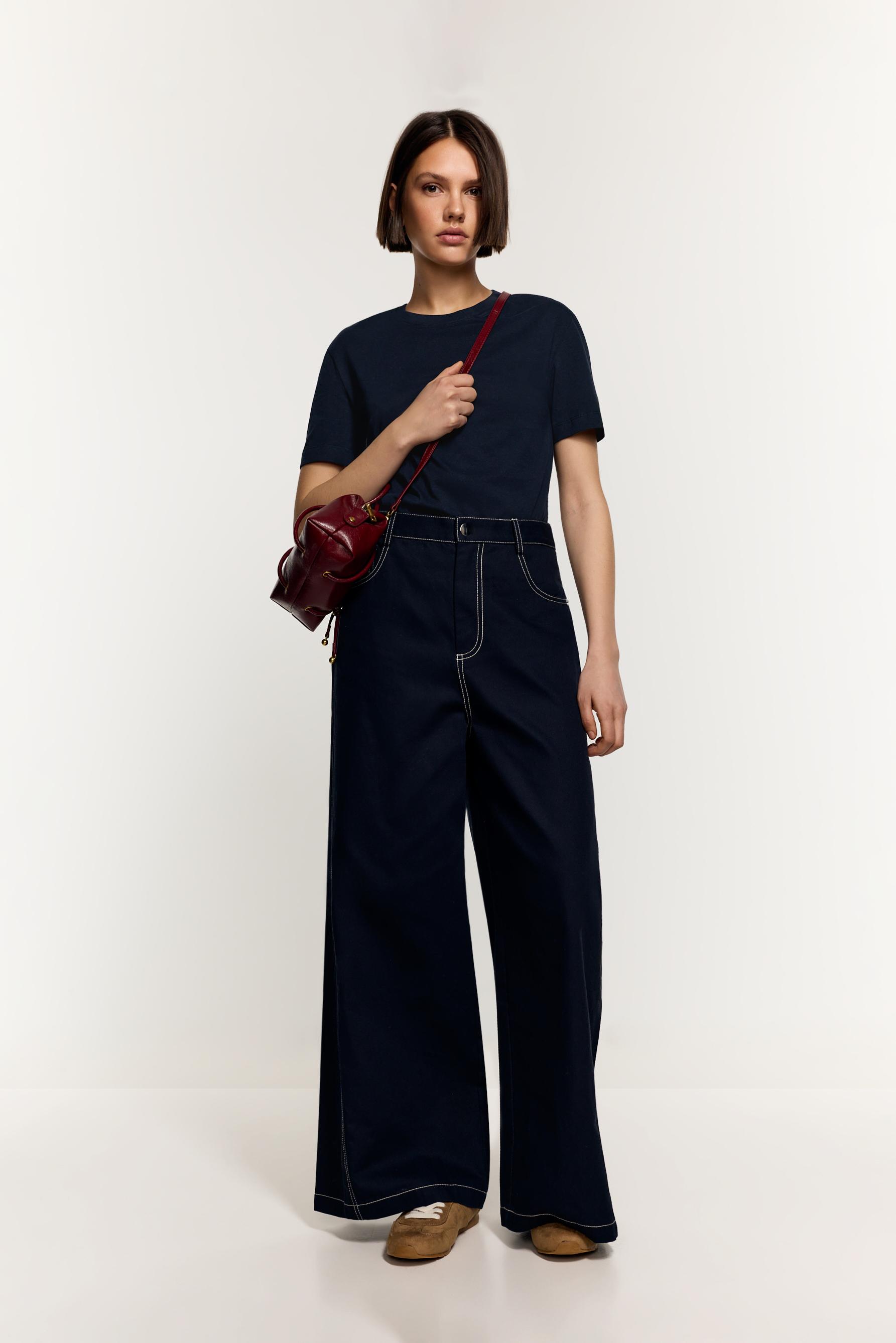 Basic round neck T-shirt — NAVY