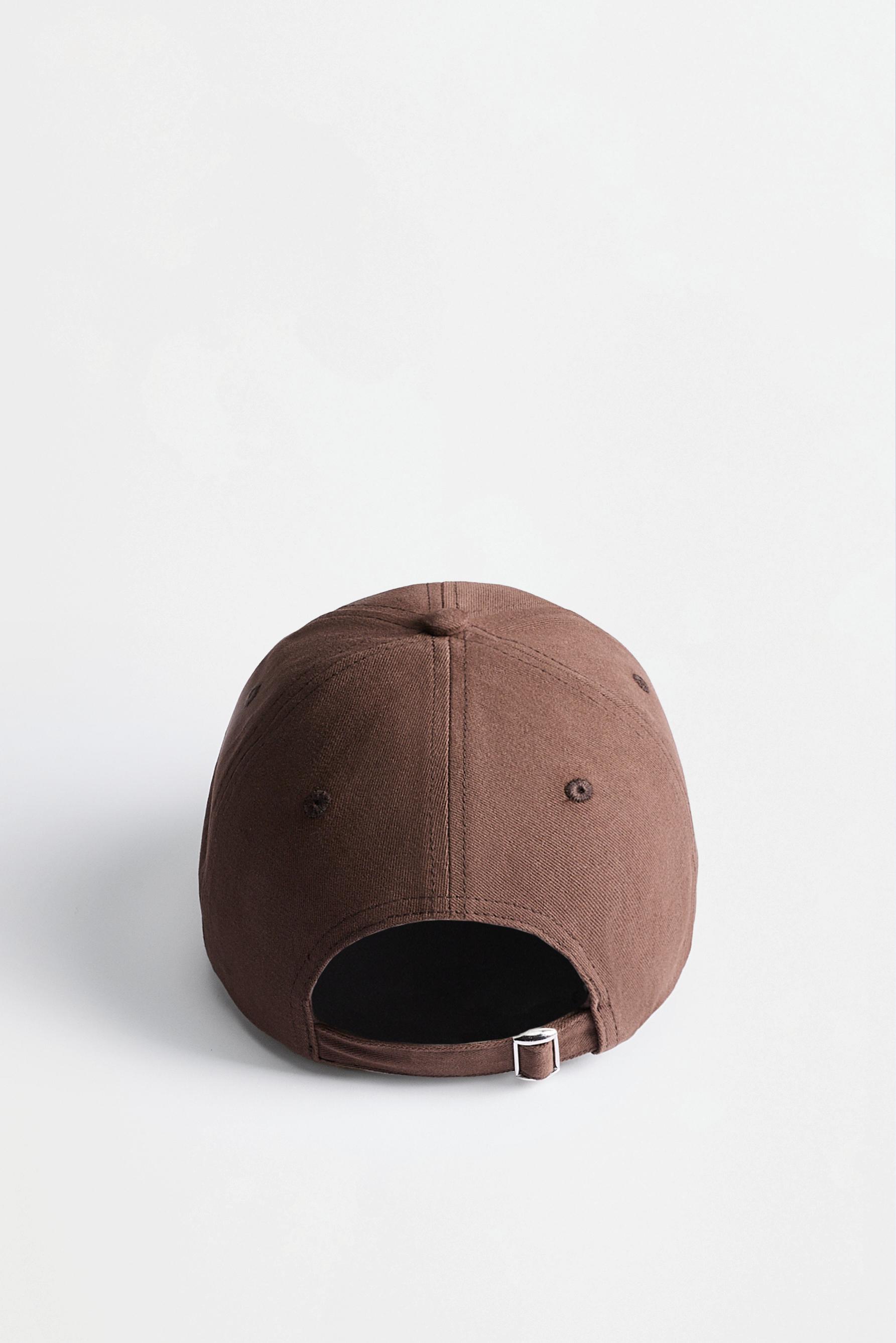 Text embroidered cap — BROWN