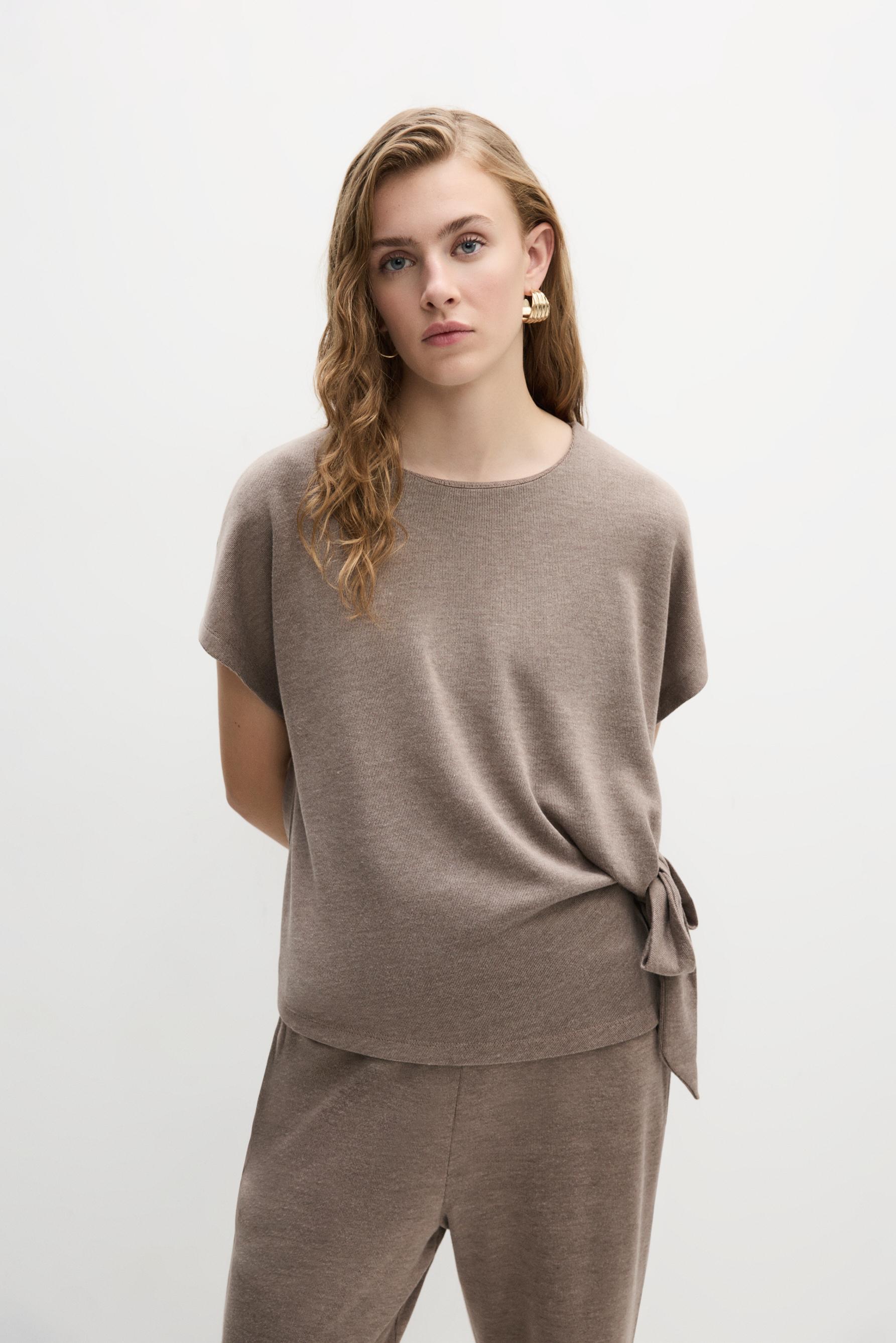 Camiseta nudo lateral