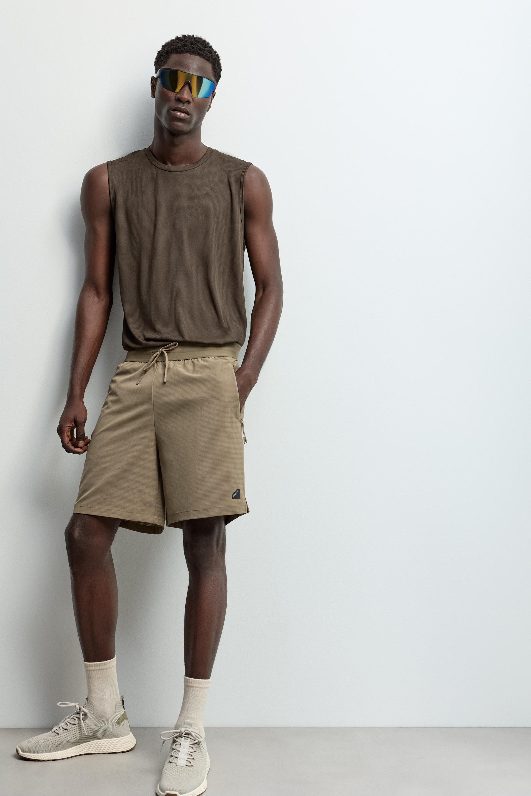 Bermuda sports shorts — MINK