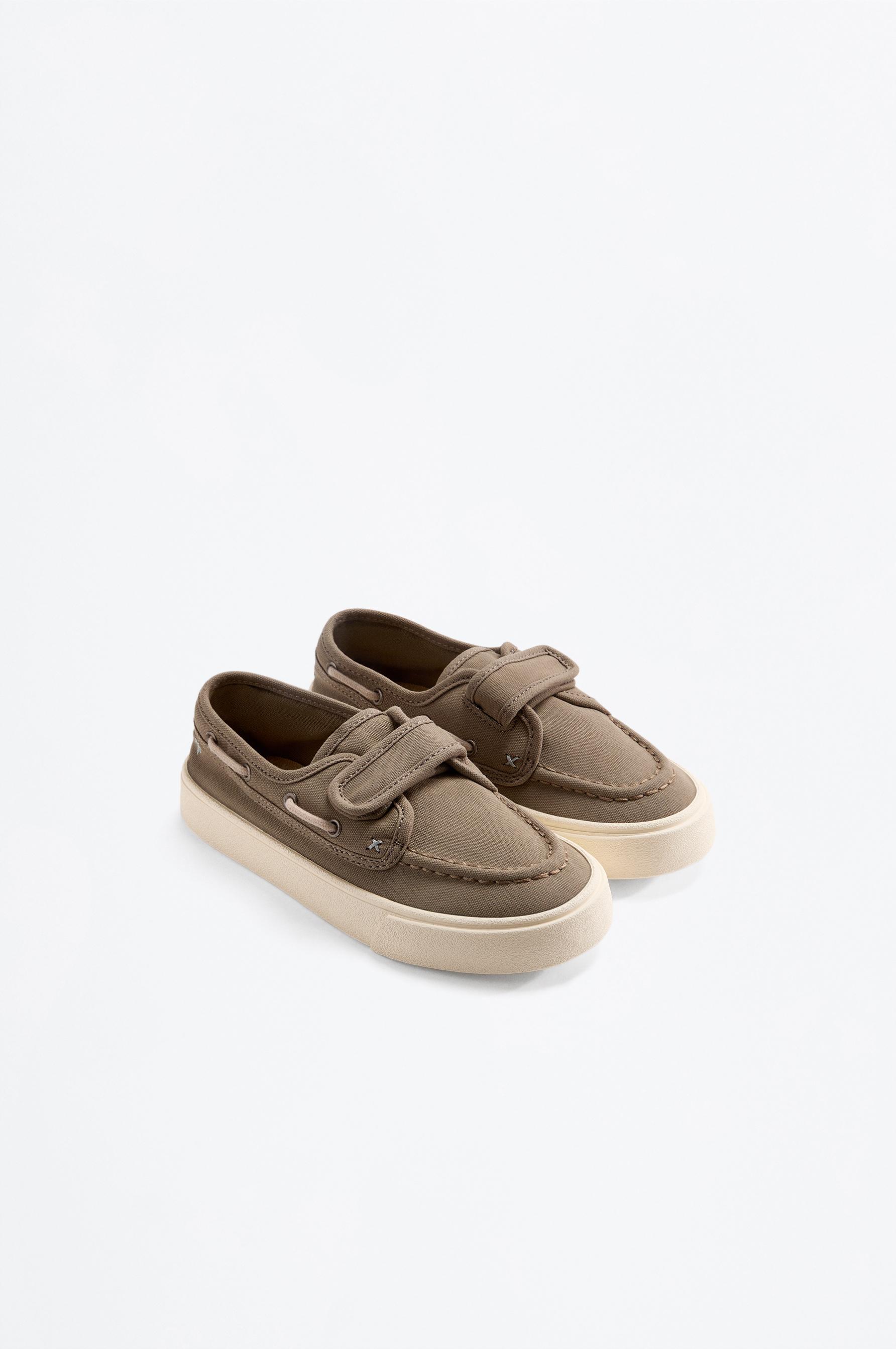 CASUAL BOAT SHOE — KHAKI