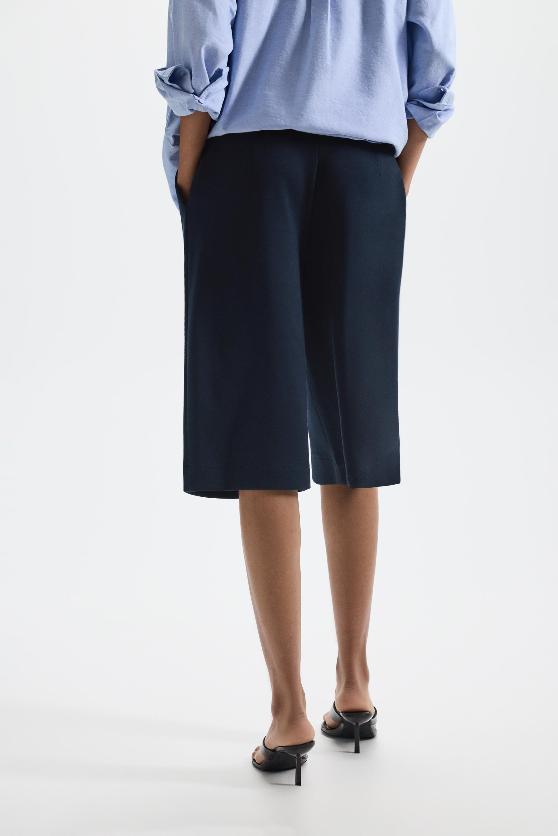 Flowing Bermuda shorts with pleats — DARK NAVY