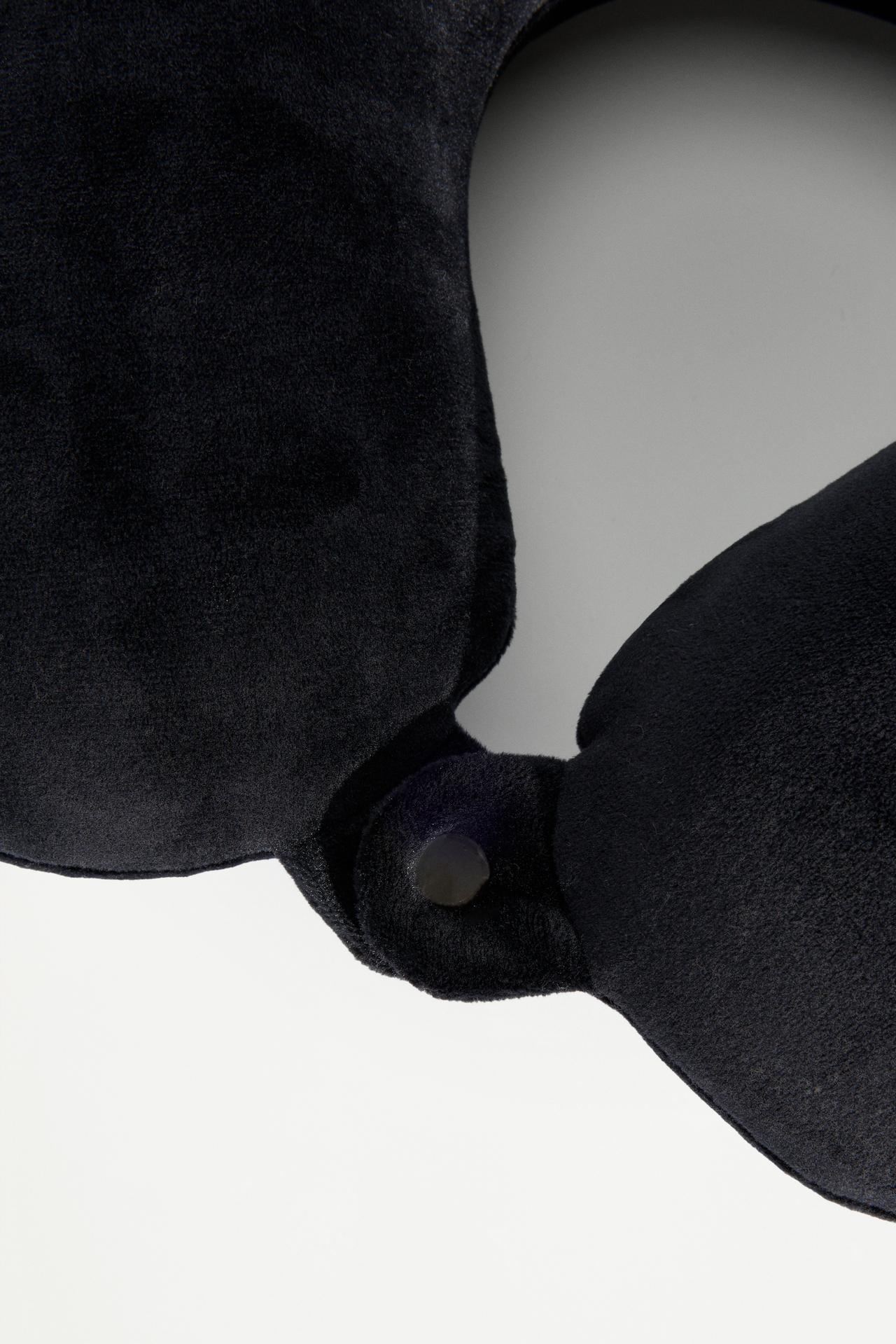 Travel cushion — BLACK