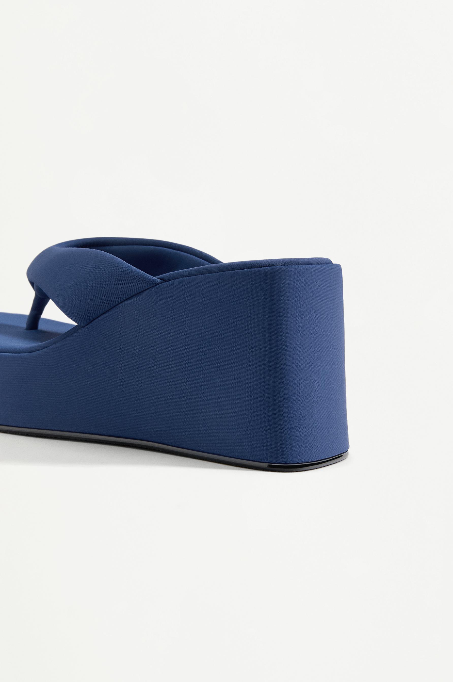 Neoprene-effect wedge sandals — DEEP BLUE