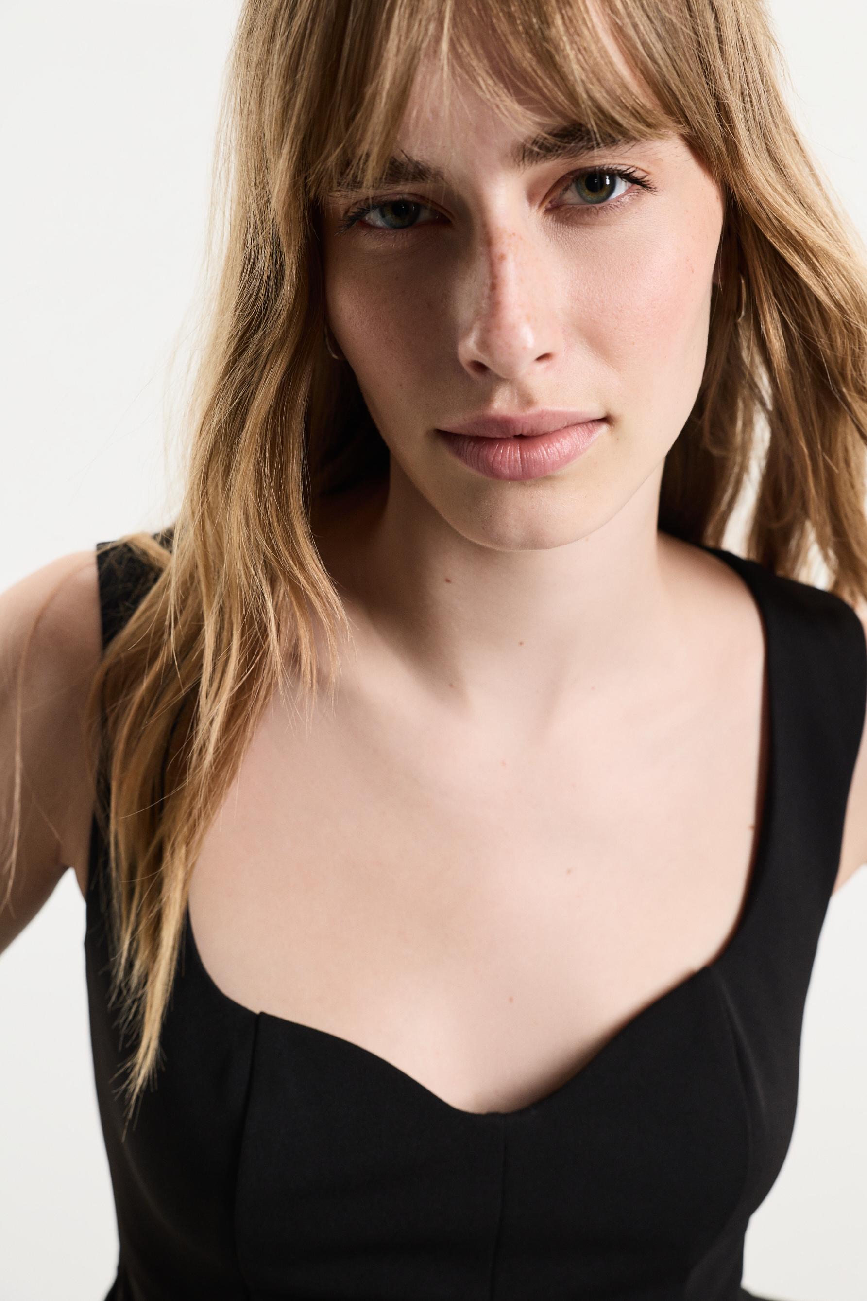 Sweetheart peplum top — BLACK