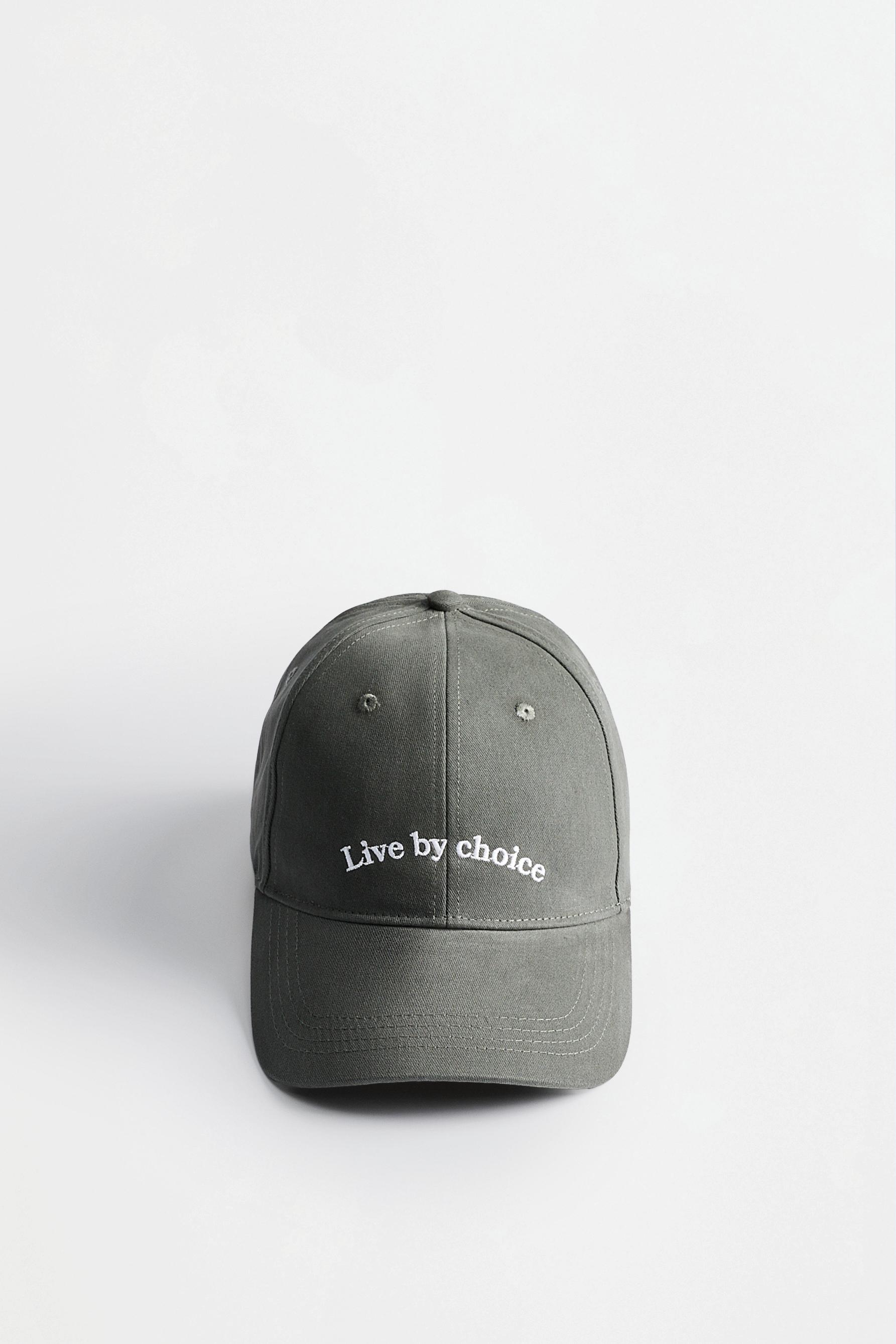 Cap with text embroidery — DARK GREEN