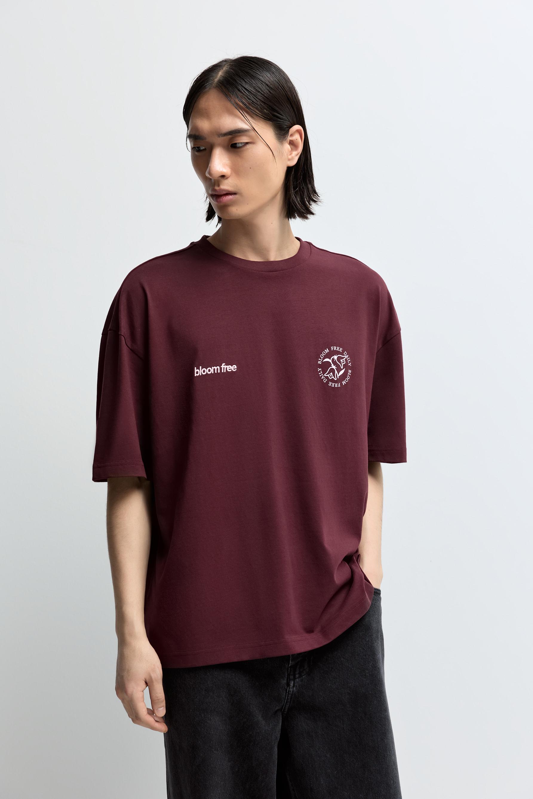 Camiseta oversize bordado y estampados