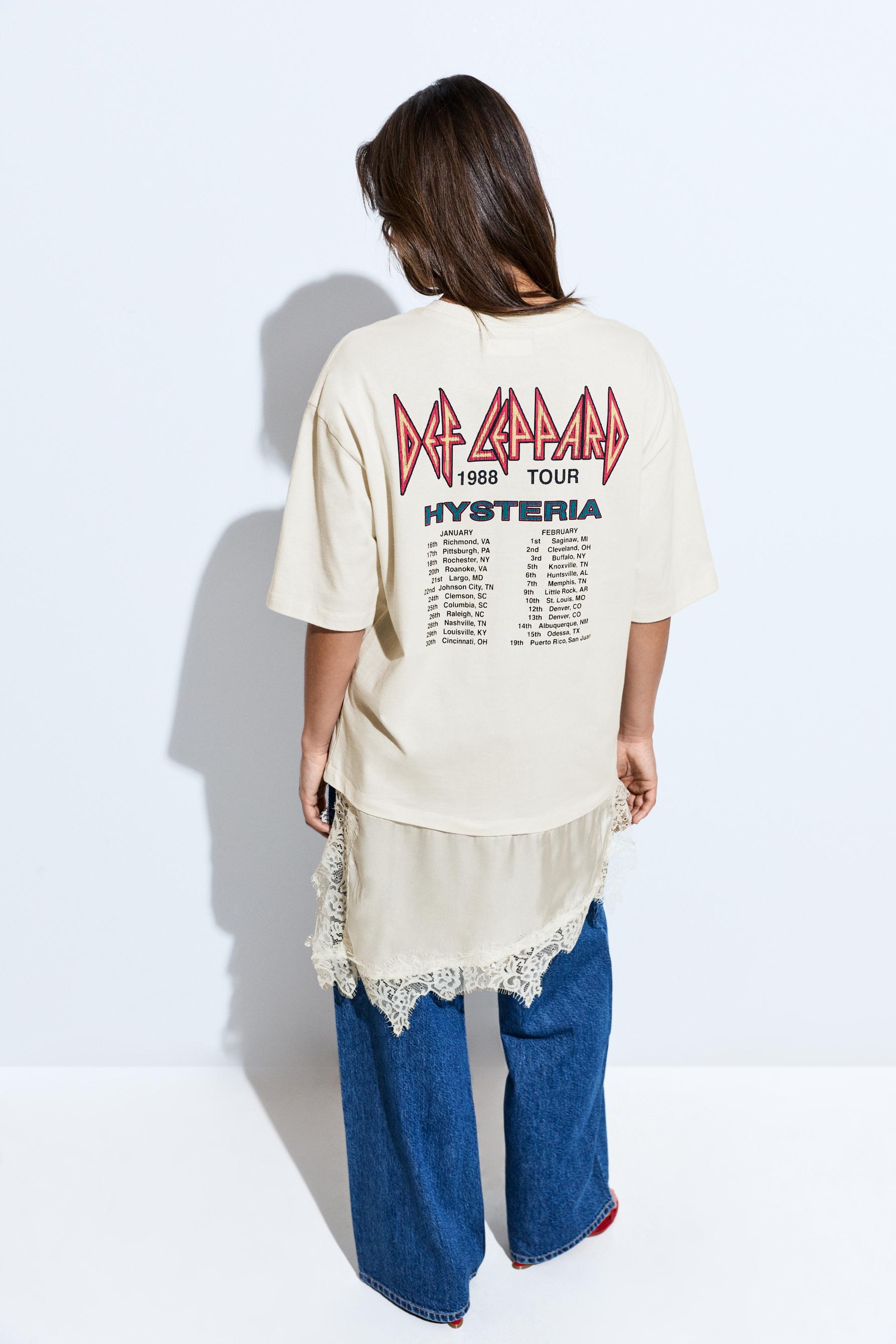 Def Leppard ©Universal T-shirt — OFF WHITE
