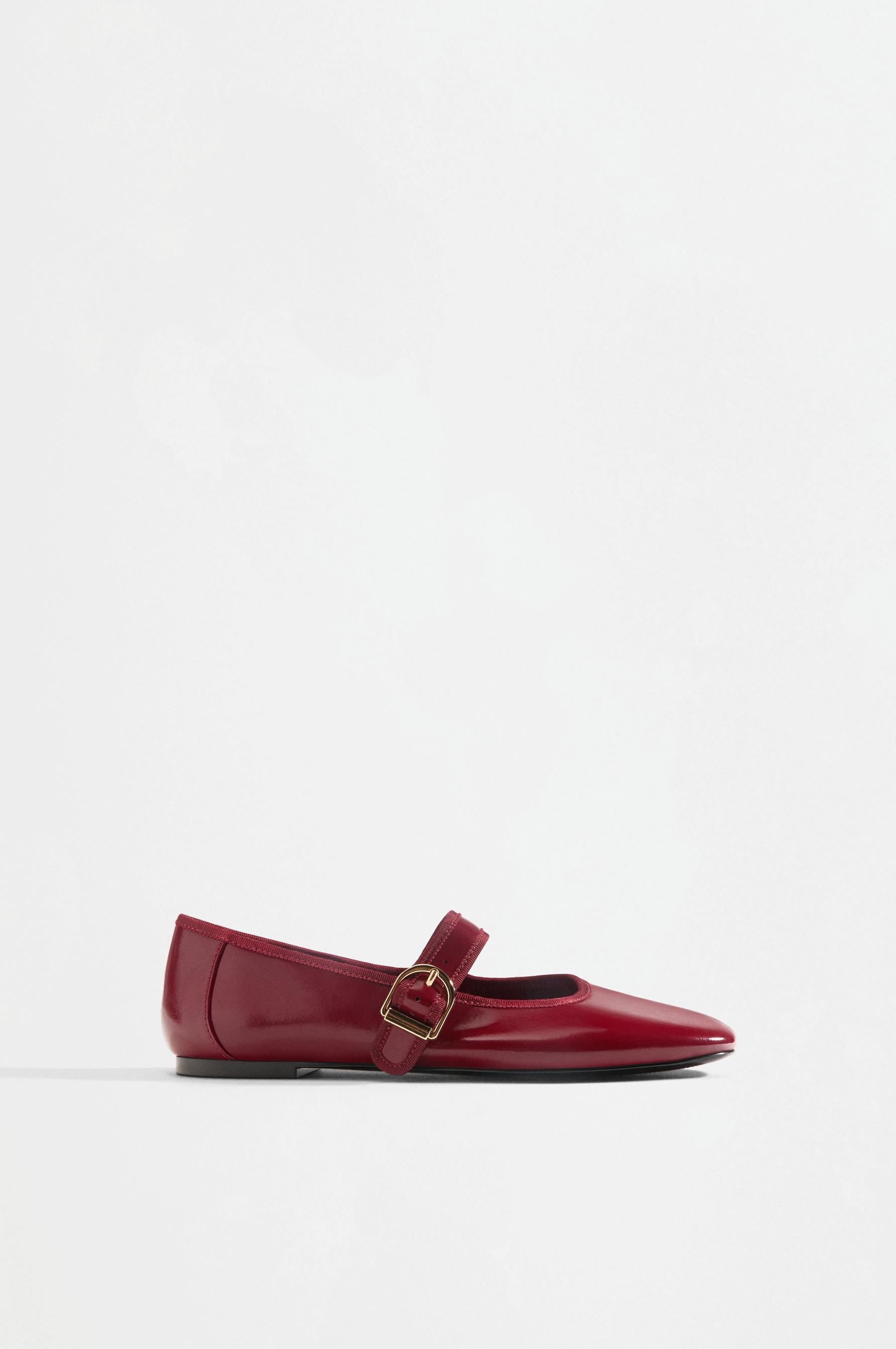 Buckle ballet flats — RED