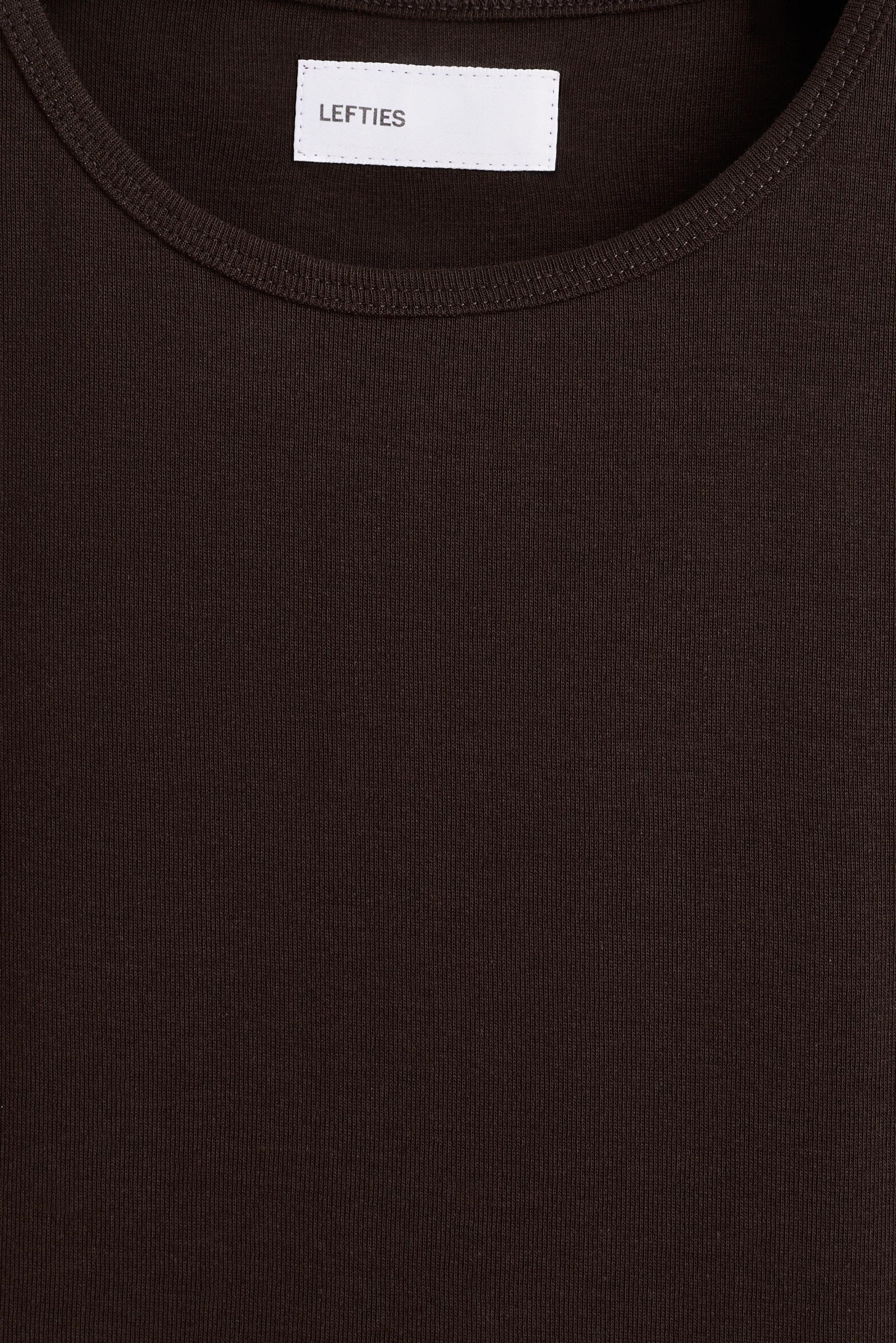 Basic T-shirt — DARK BROWN
