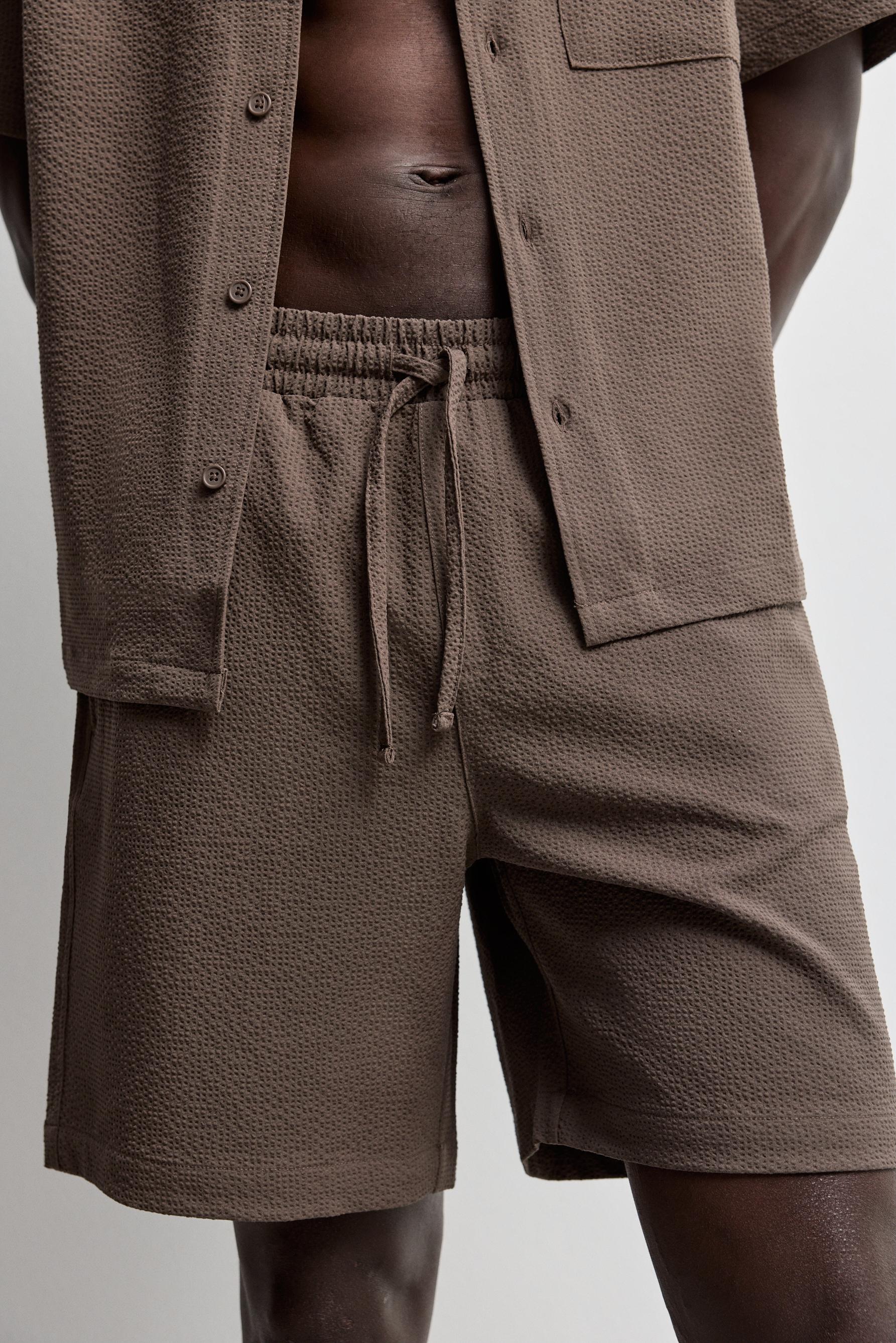 Seersucker Bermuda shorts — BROWN