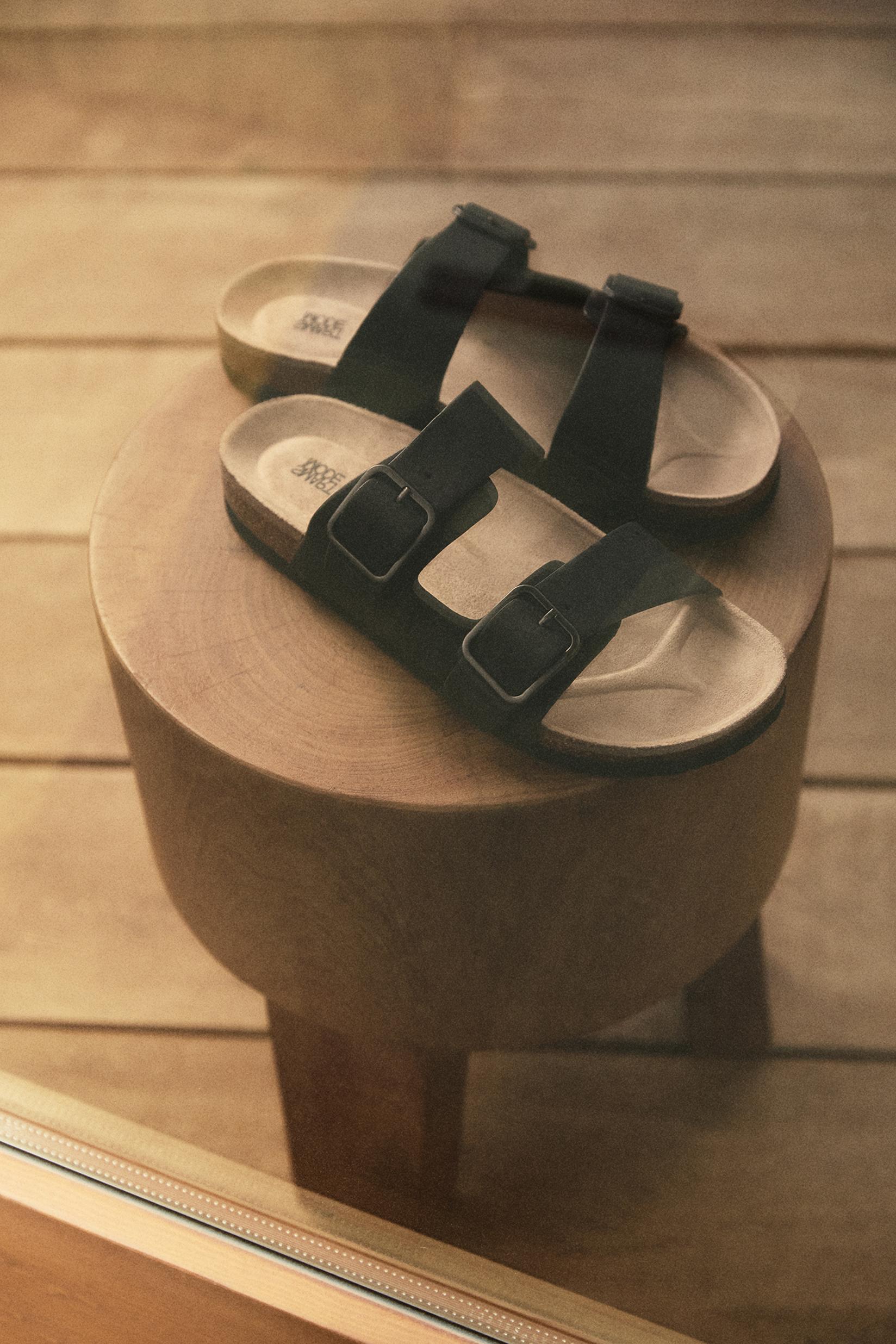 Comfort buckle sandals — BLACK