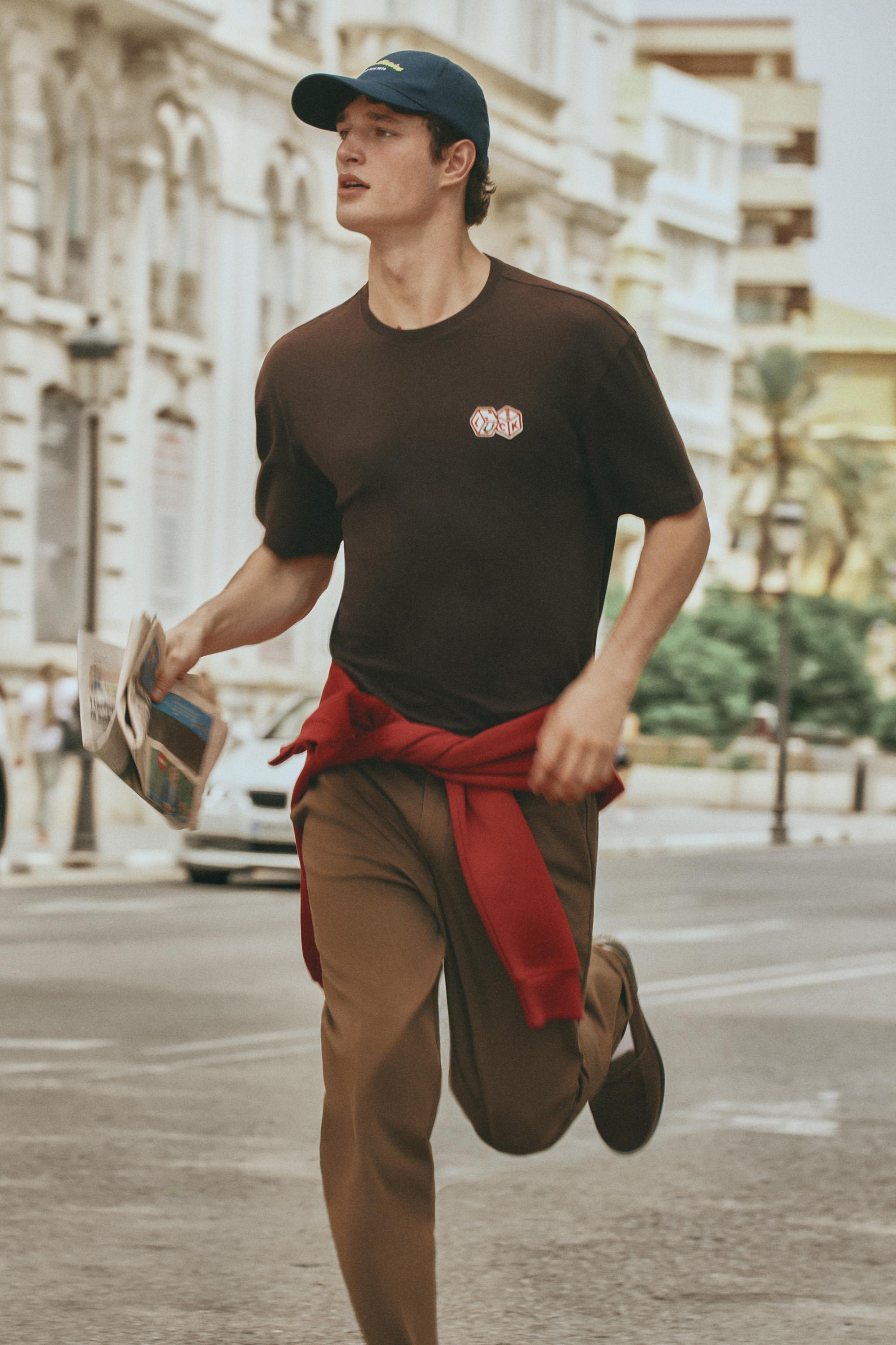 Patch T-shirt — DARK BROWN