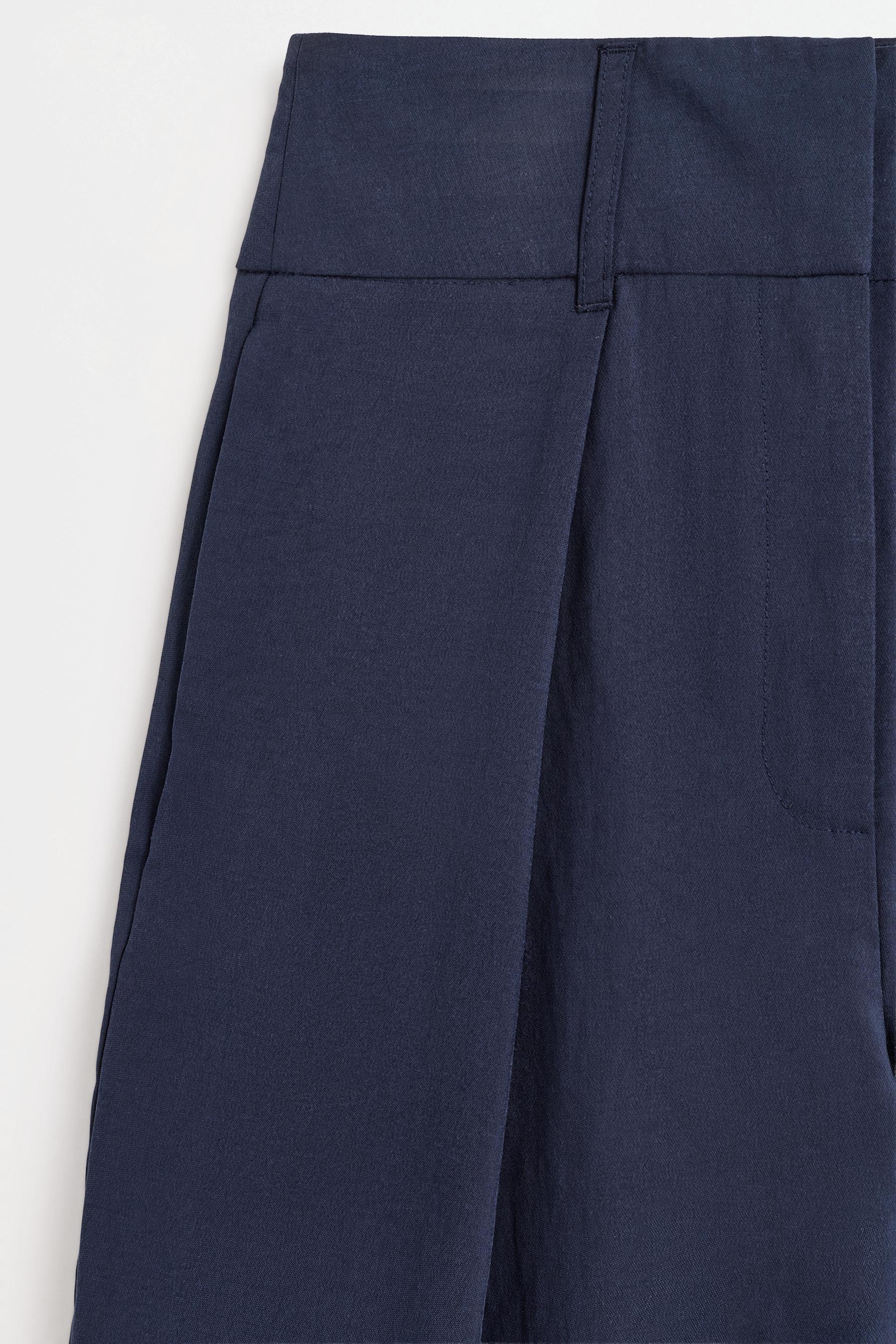 Barrel trousers with darts — NAVY