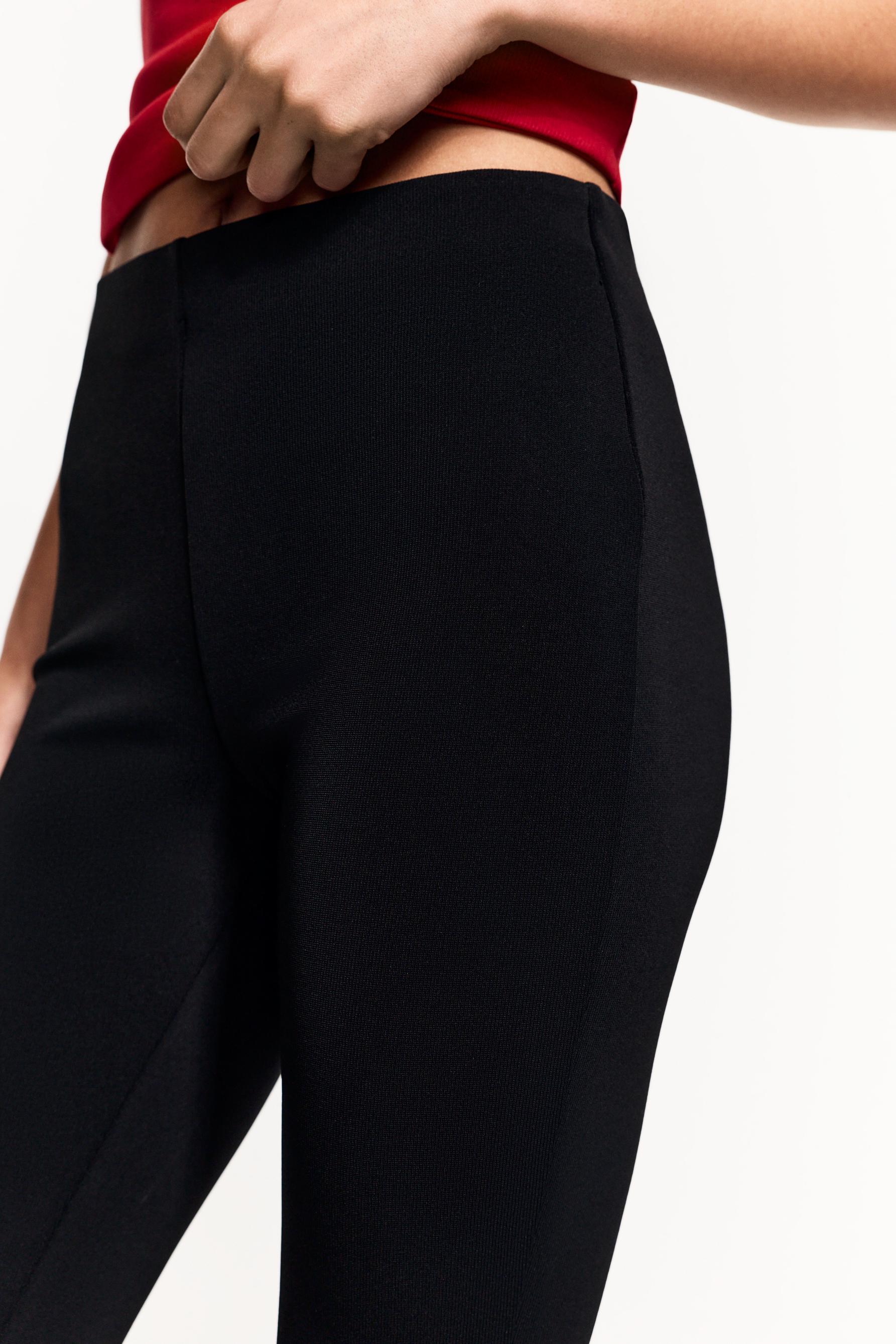 Capri pants — BLACK