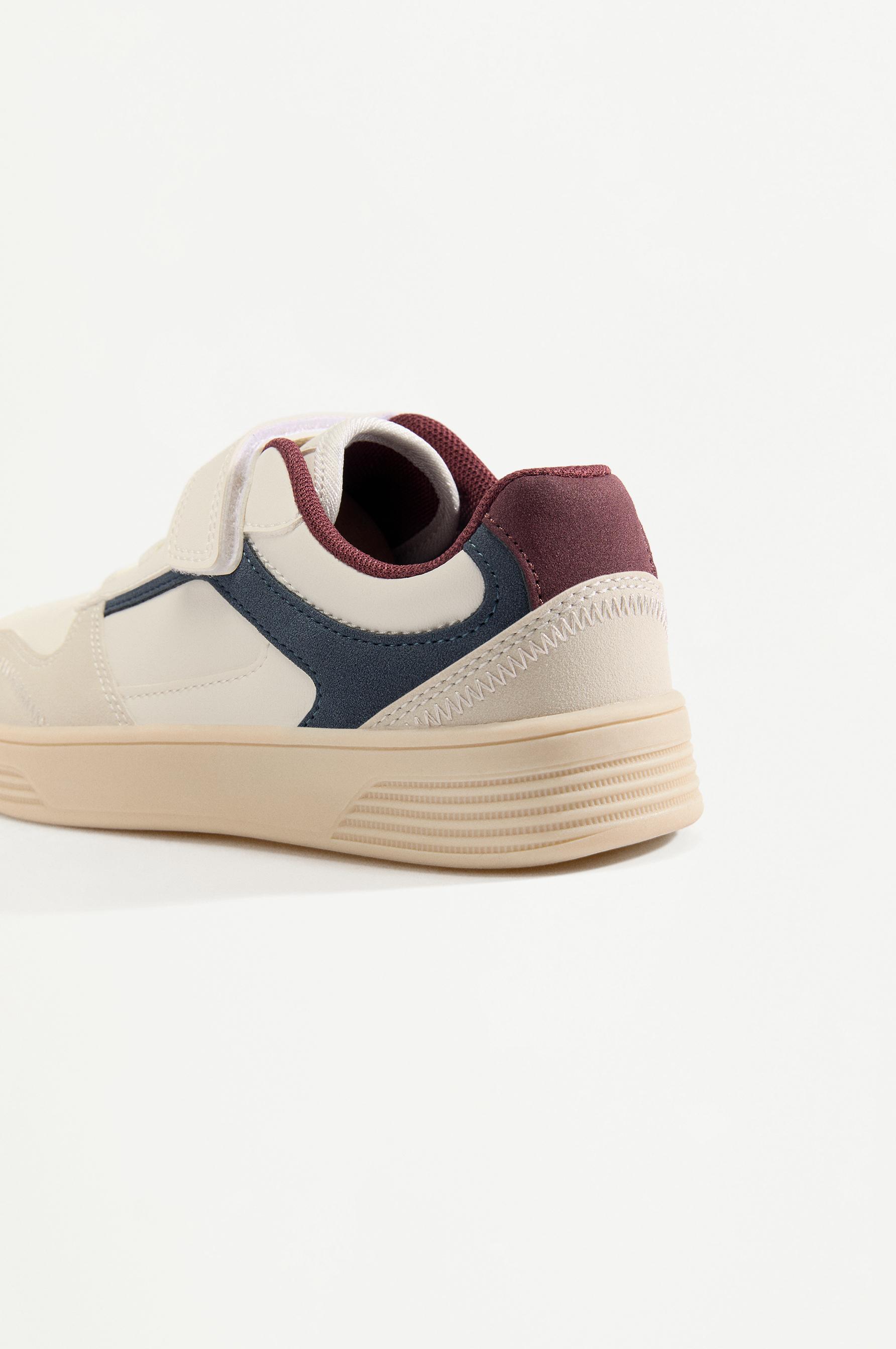 Contrast sneakers — WHITE