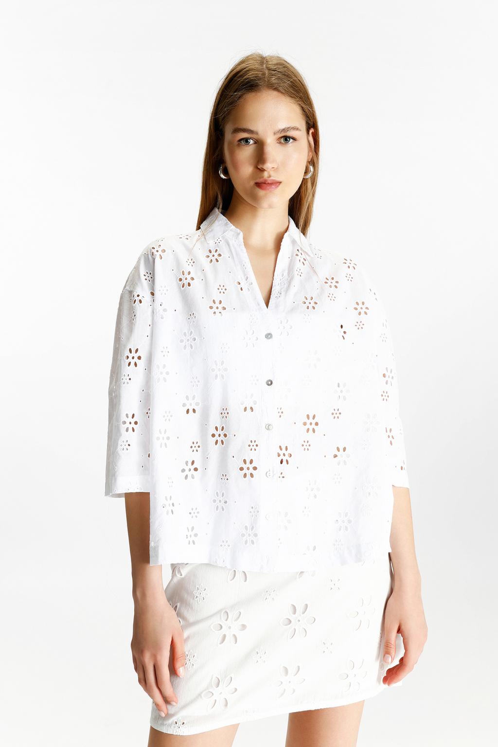 Cropped Henley shirt with Swiss embroidery