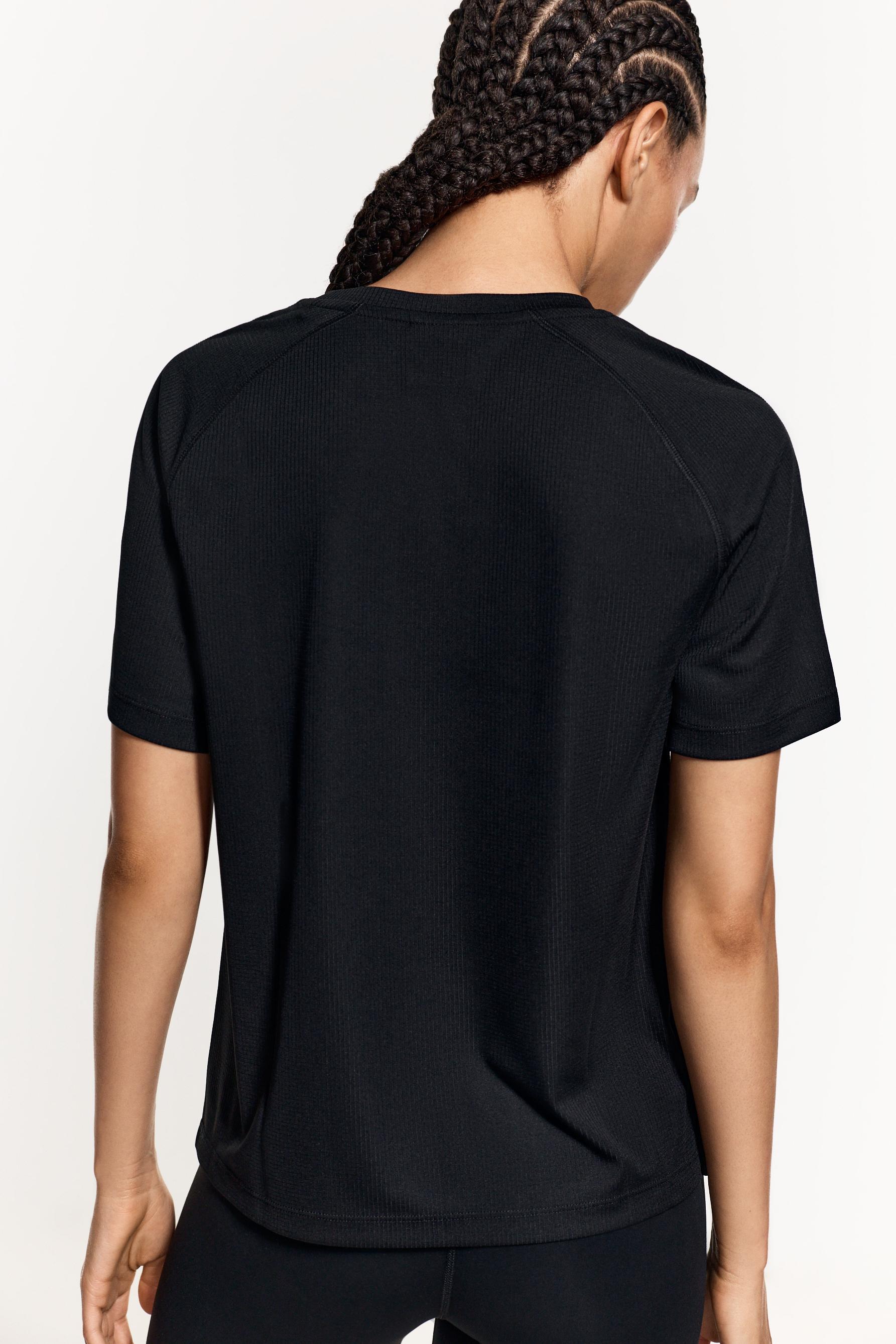 Seamed sports T-shirt — BLACK