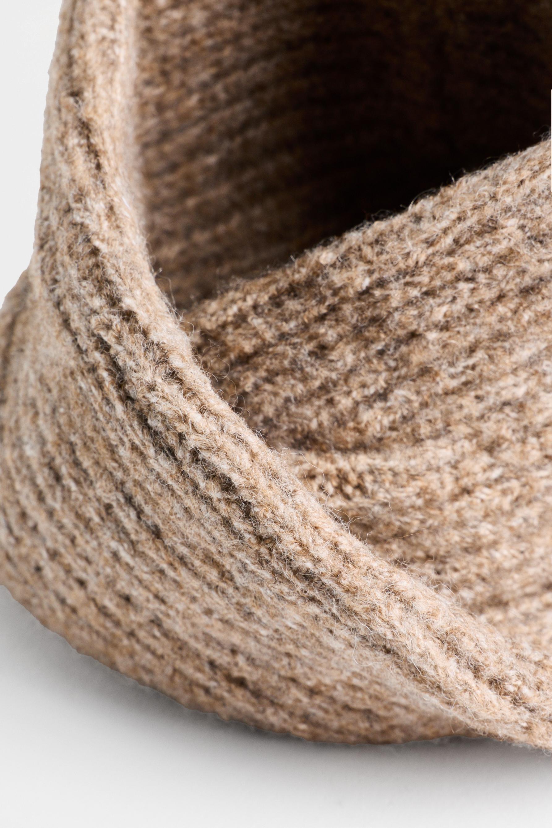 Ribbed knit snood — BROWN