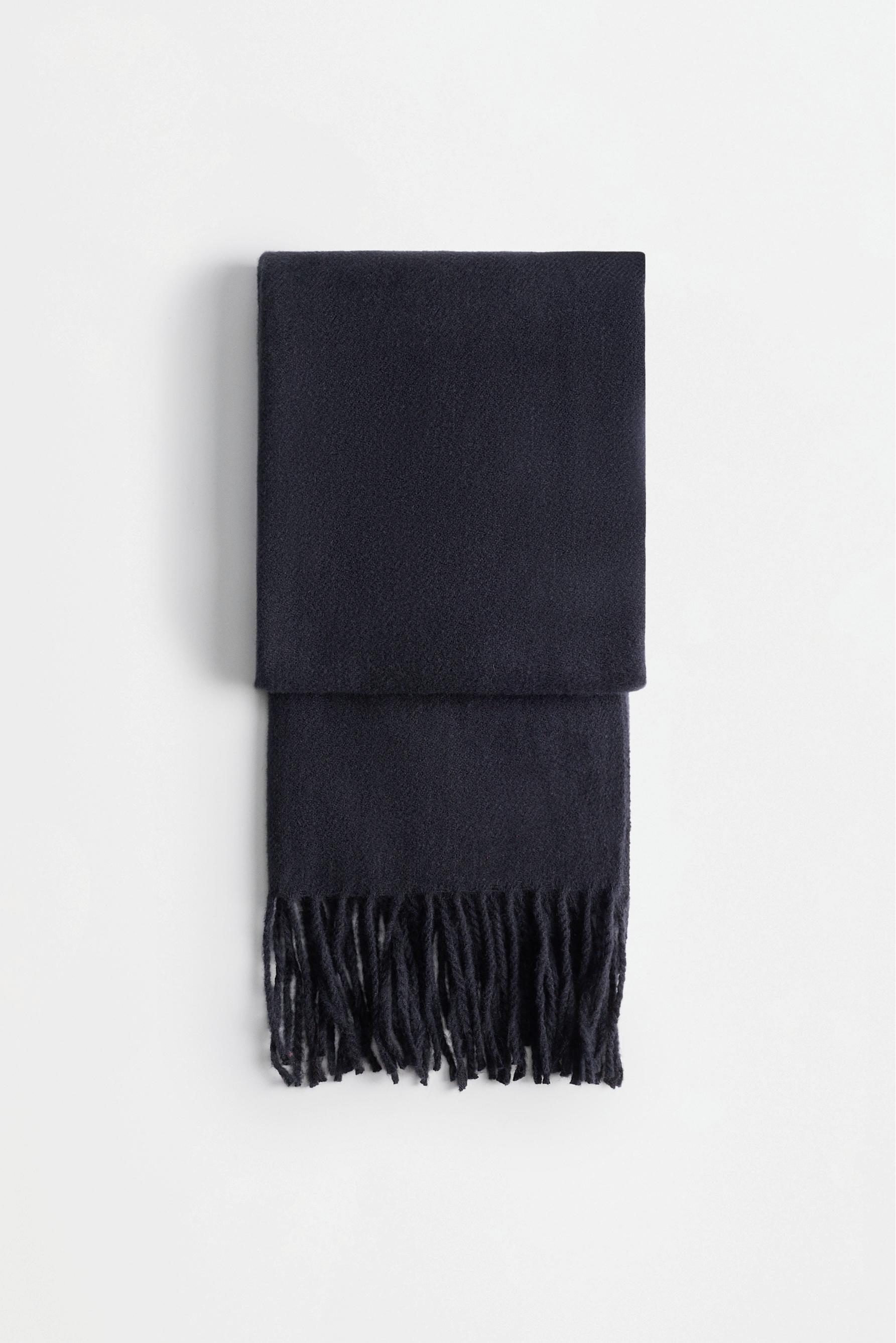 Plain fringed scarf — BLACK
