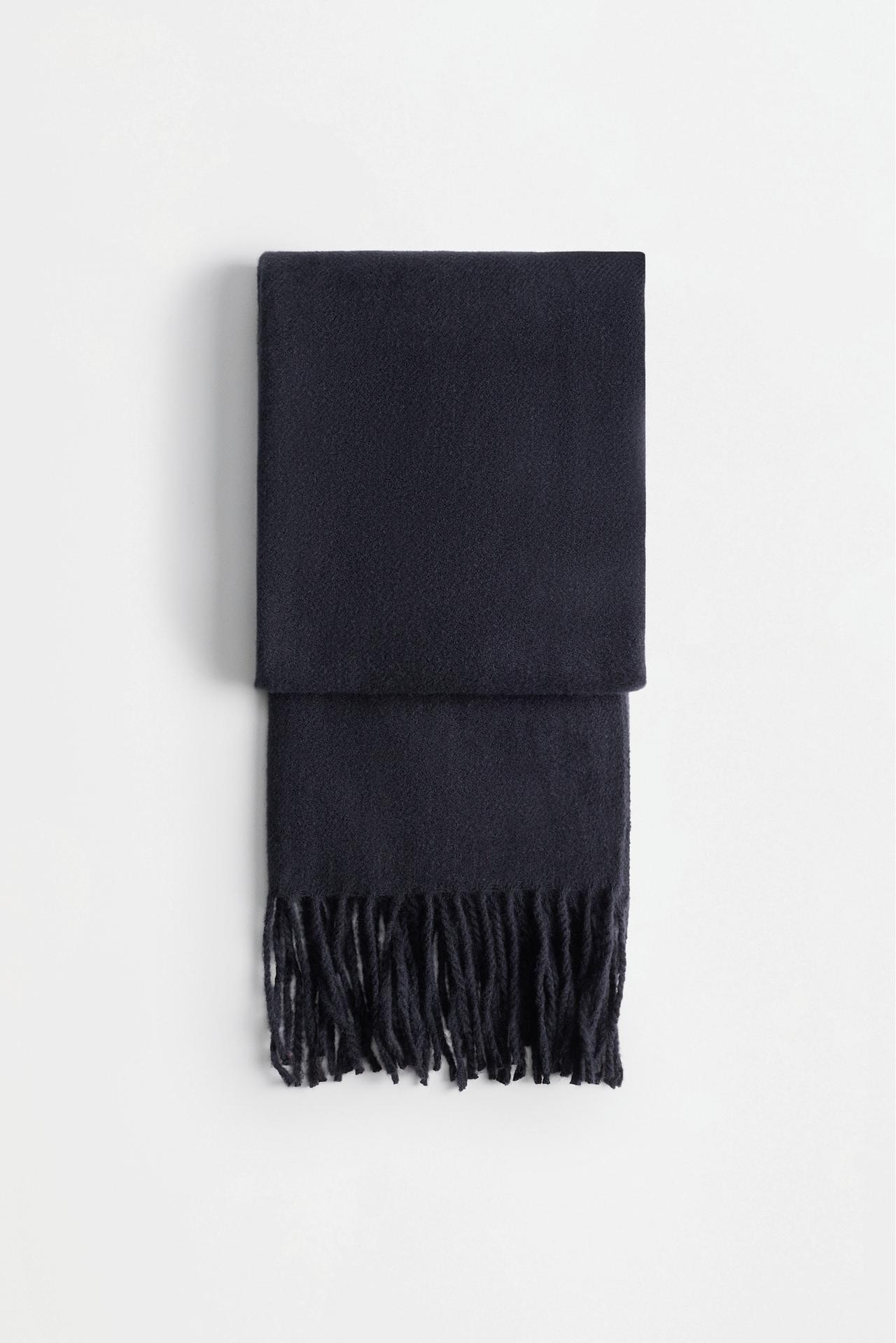 Plain fringed scarf — BLACK