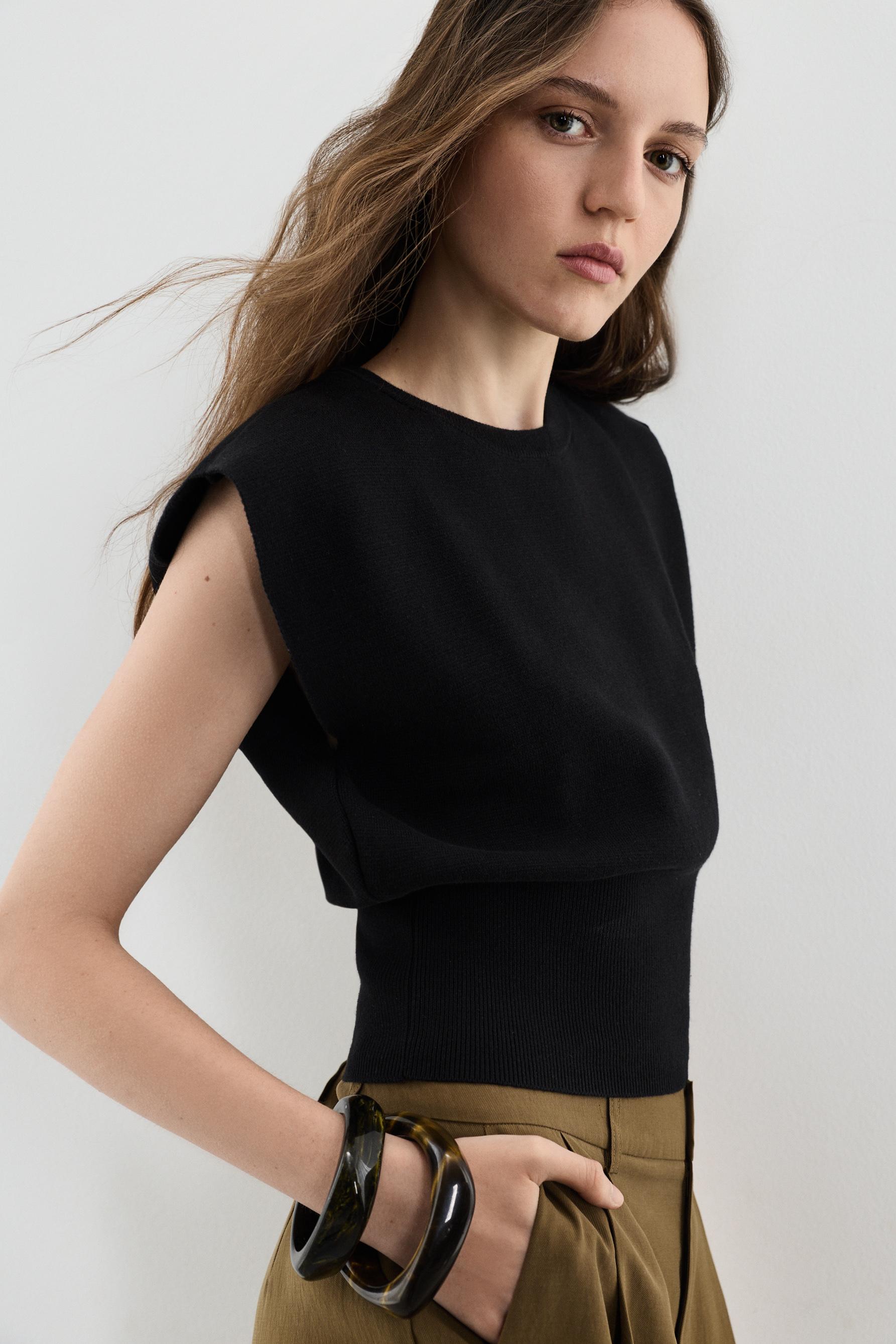 Voluminous top — BLACK