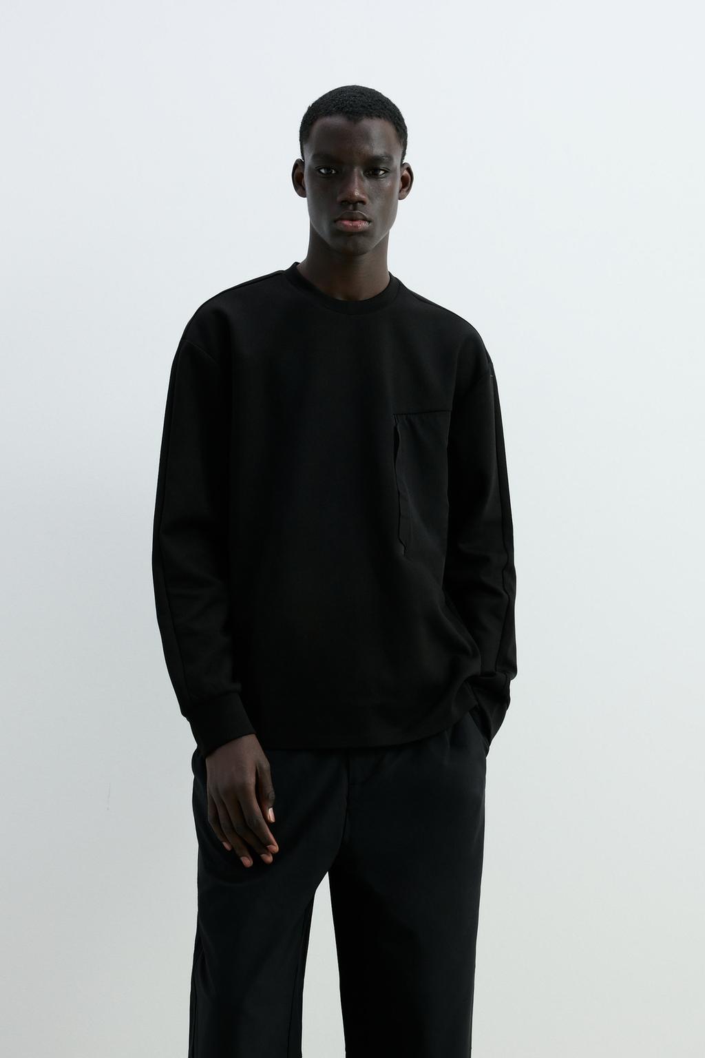 Sport tailored fit T-shirt with zipper pocket