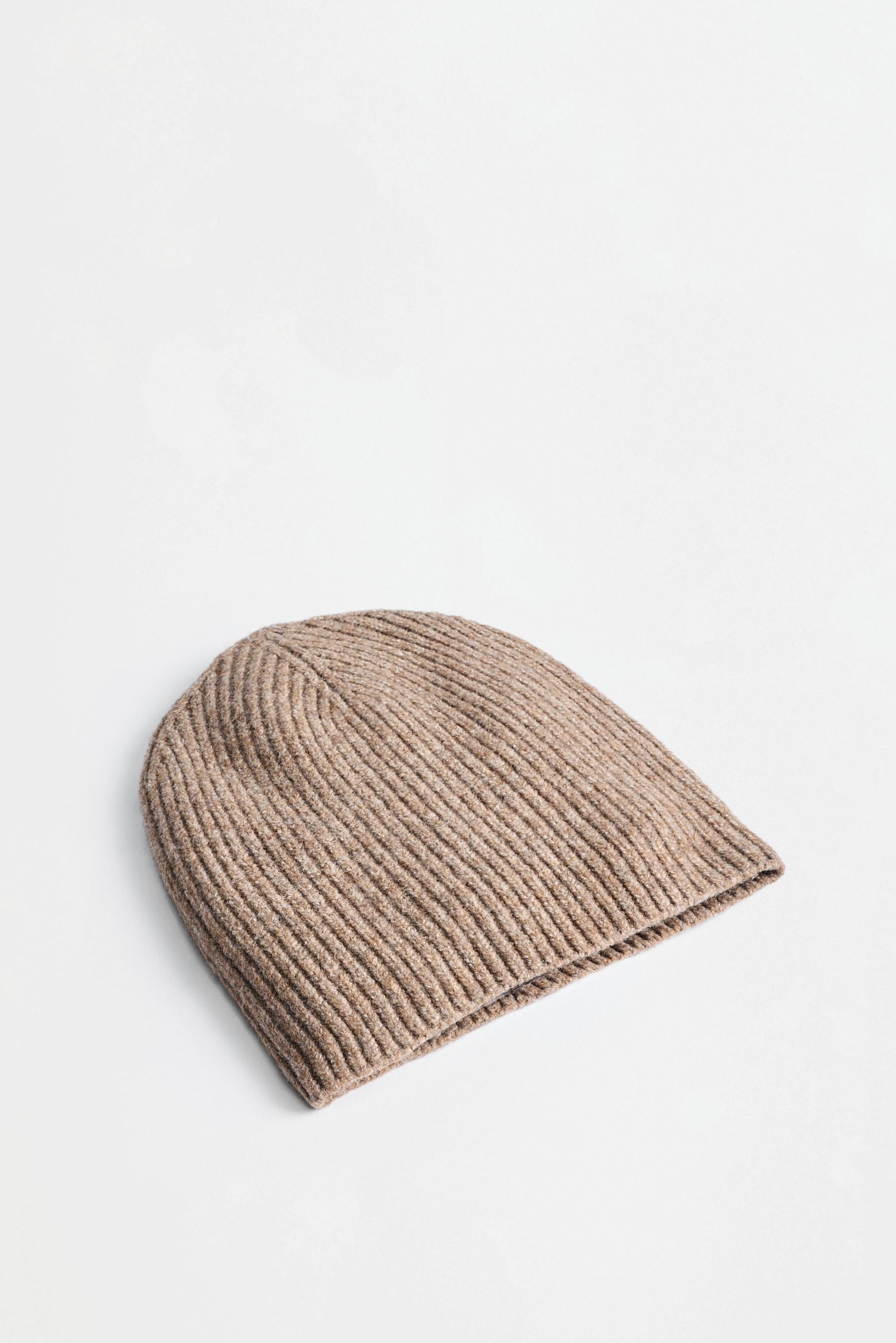 Basic knit beanie — SAND