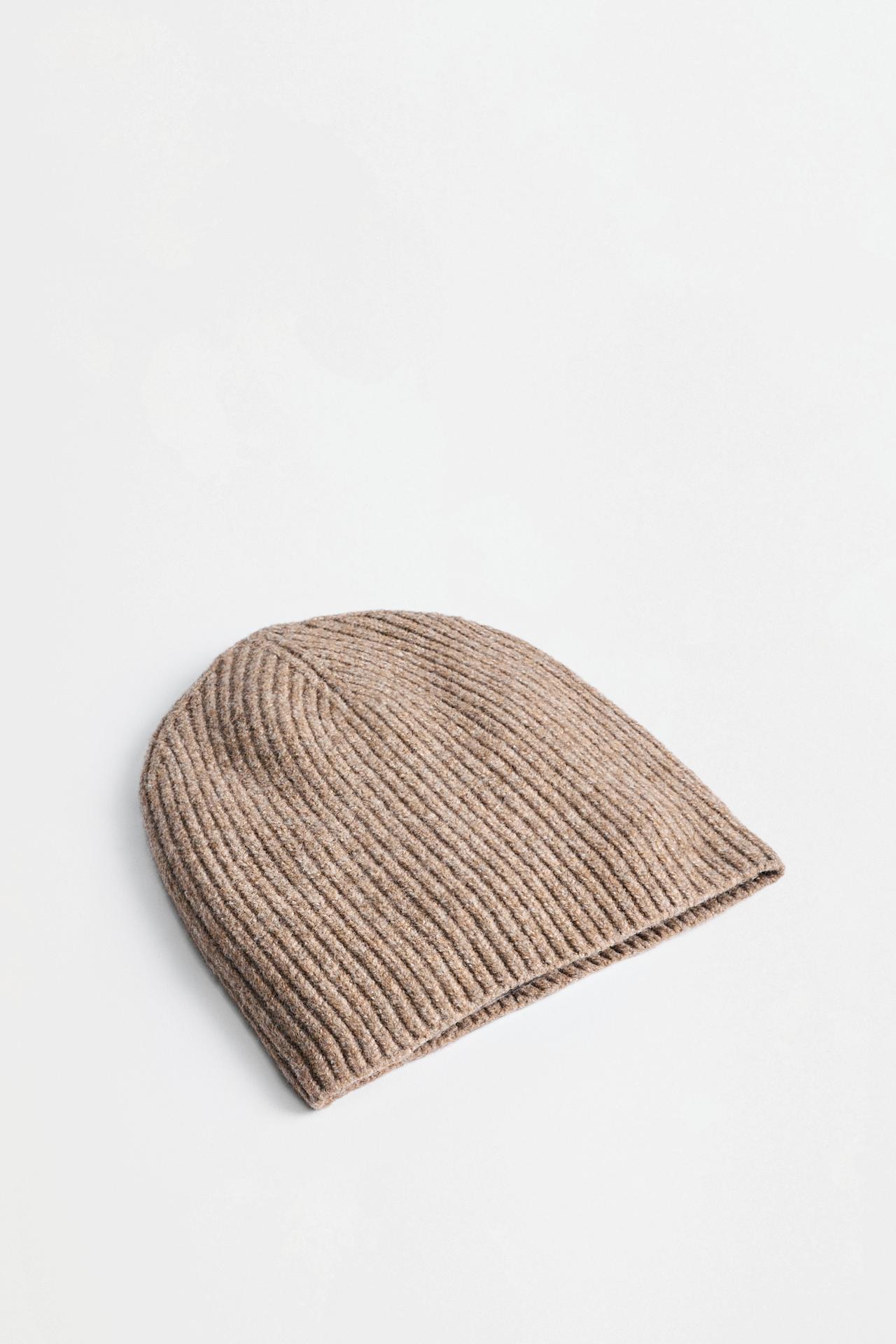 Basic knit beanie — SAND