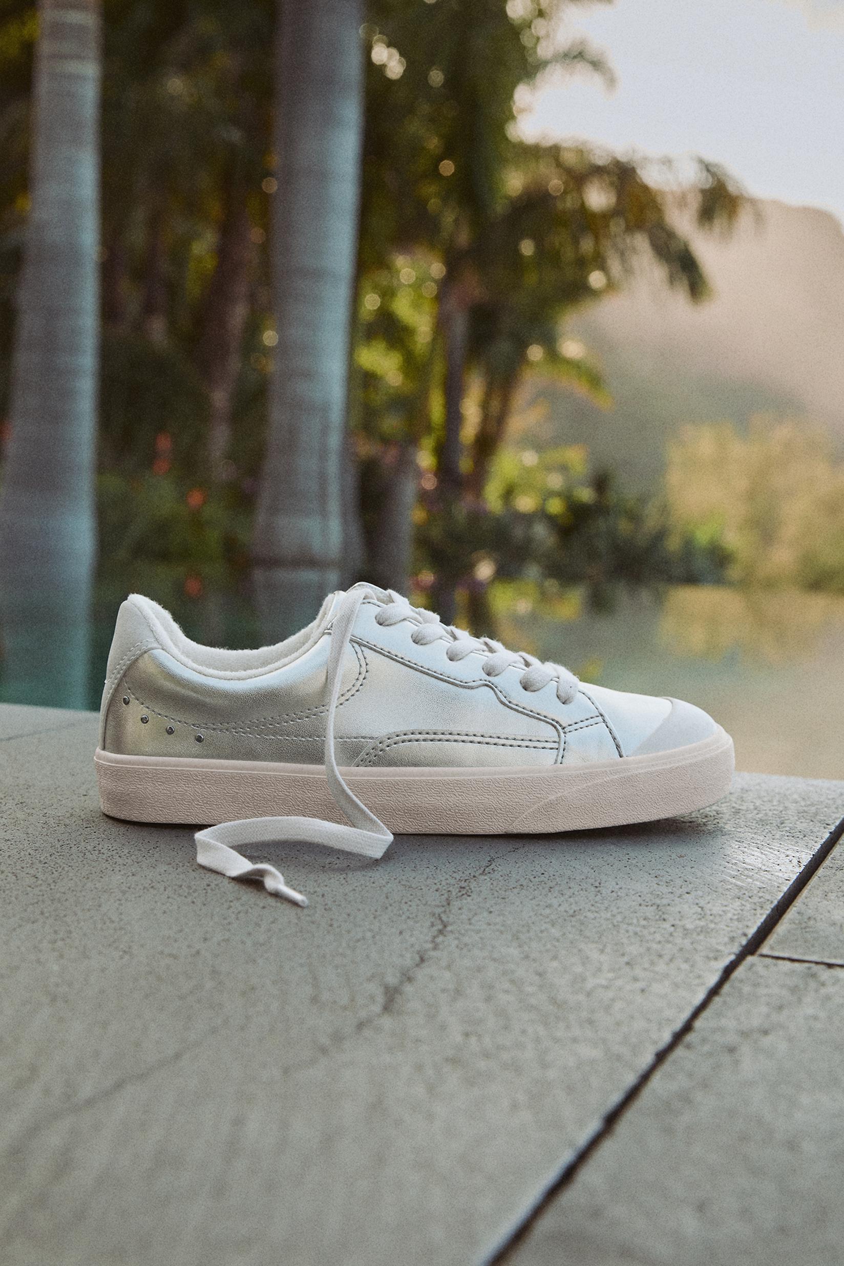 Metallic silver sneaker — SILVER