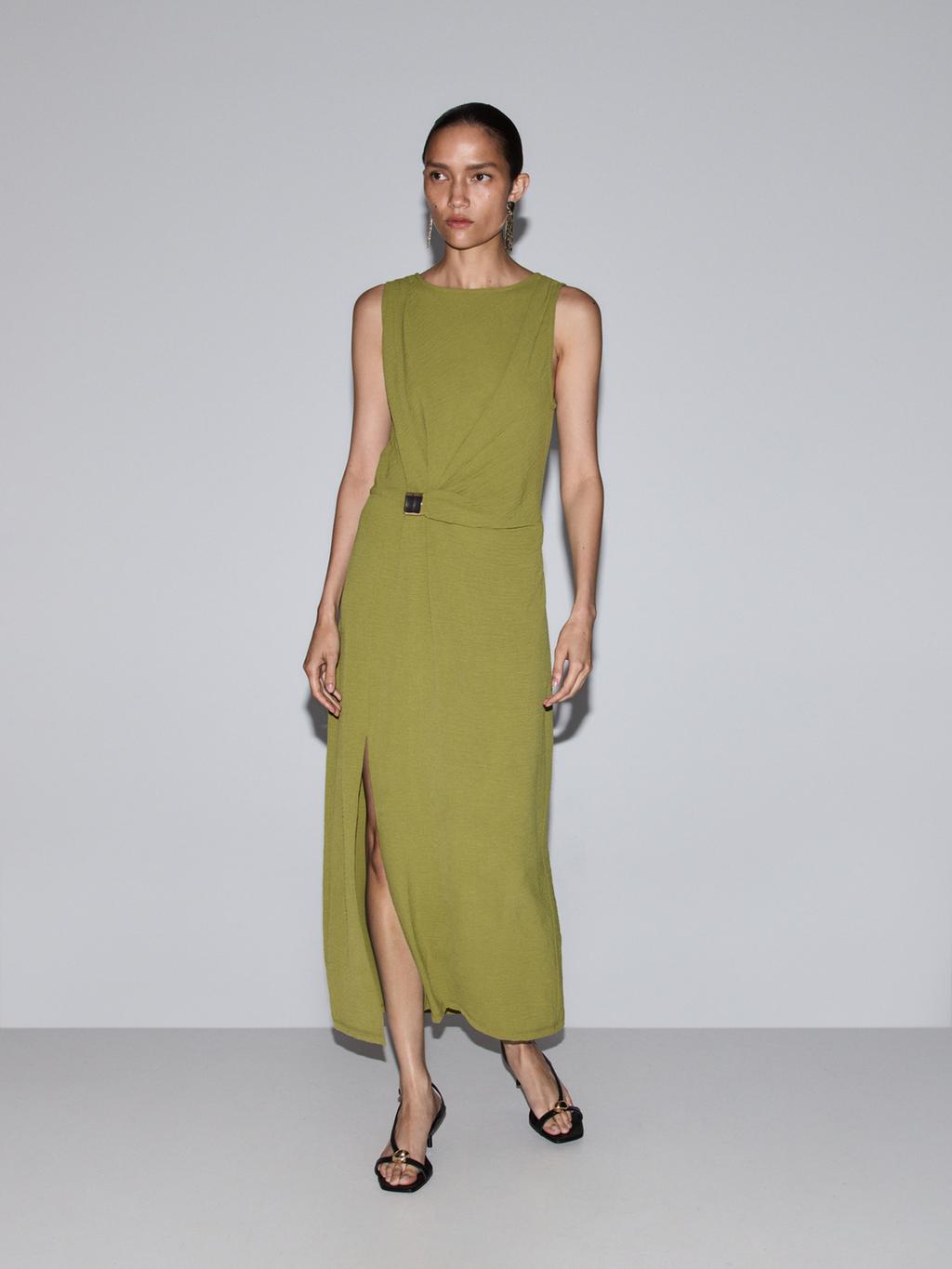 Vestido midi com joia