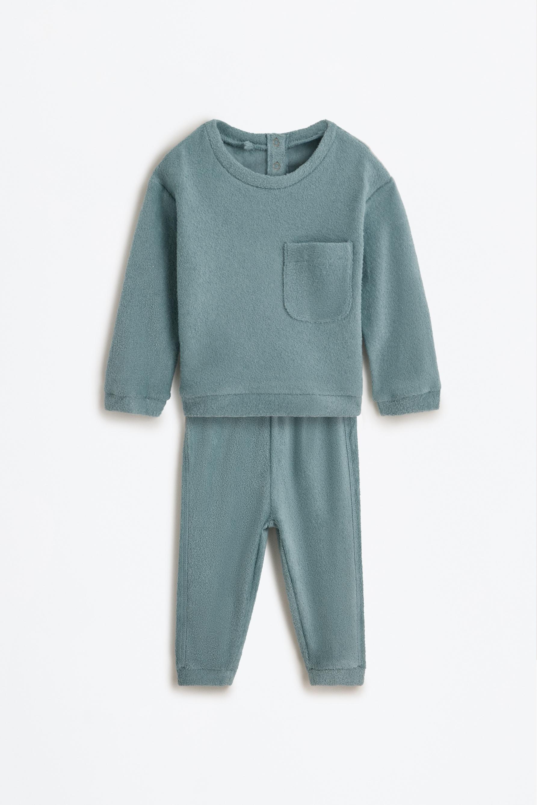 Conjunto efecto toalla sudadera y pantalón