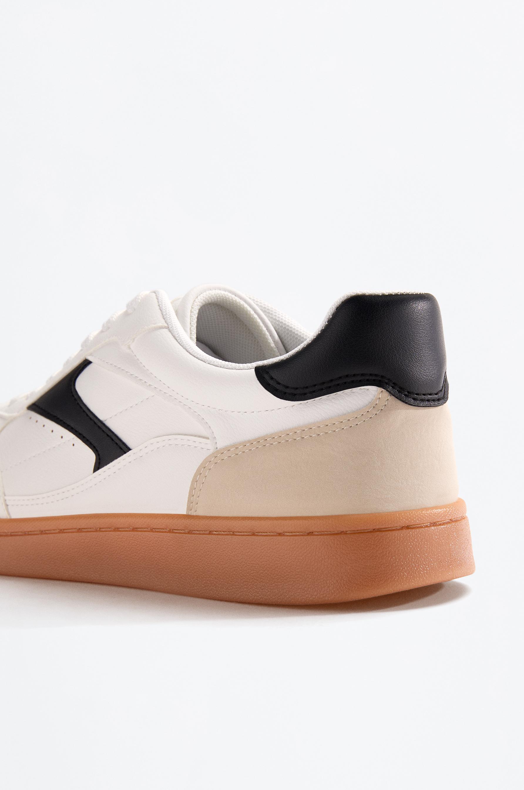 CARAMEL FLAT SLIPPERS — BLACK