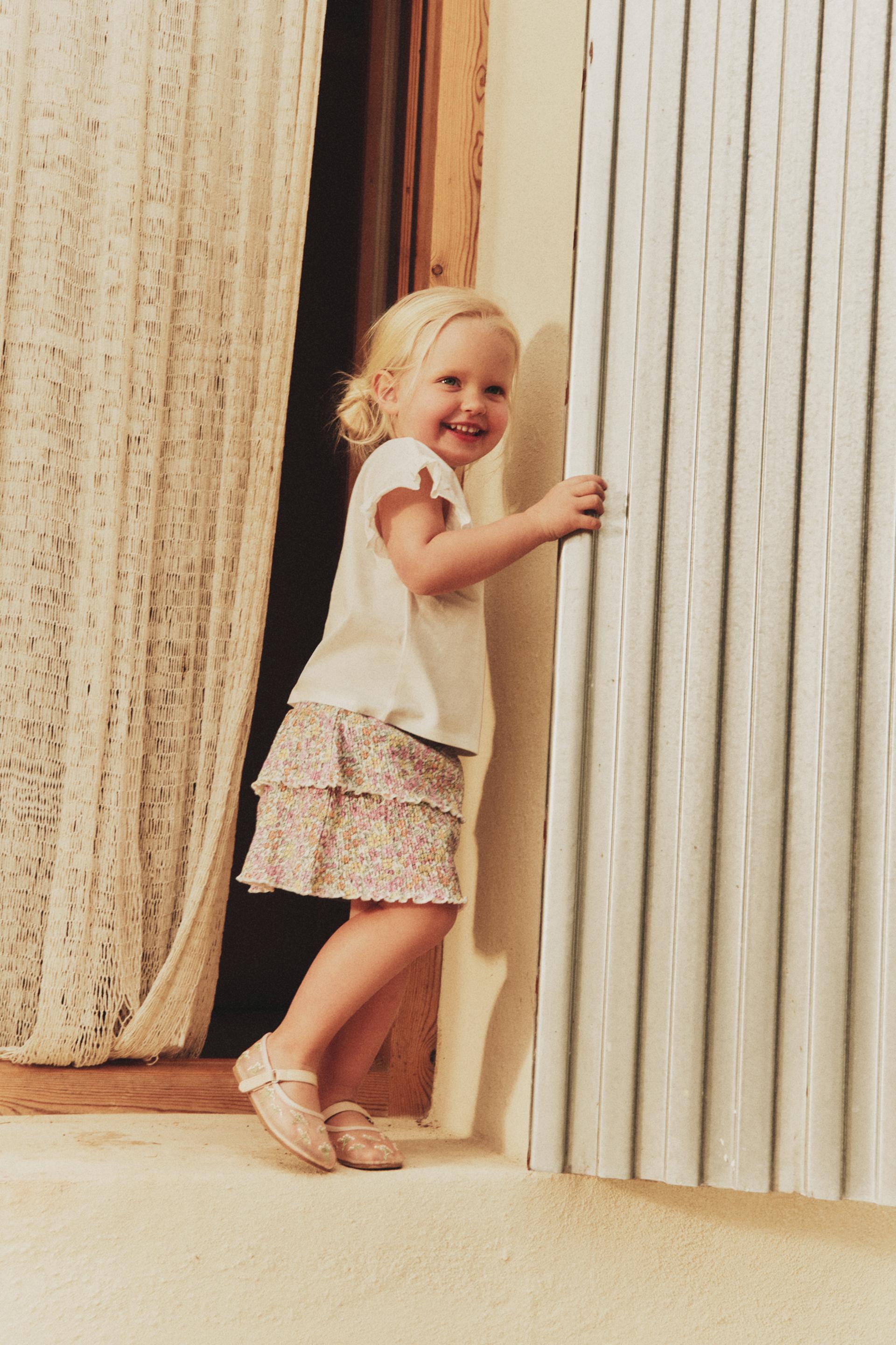 Set de camiseta y falda volantes