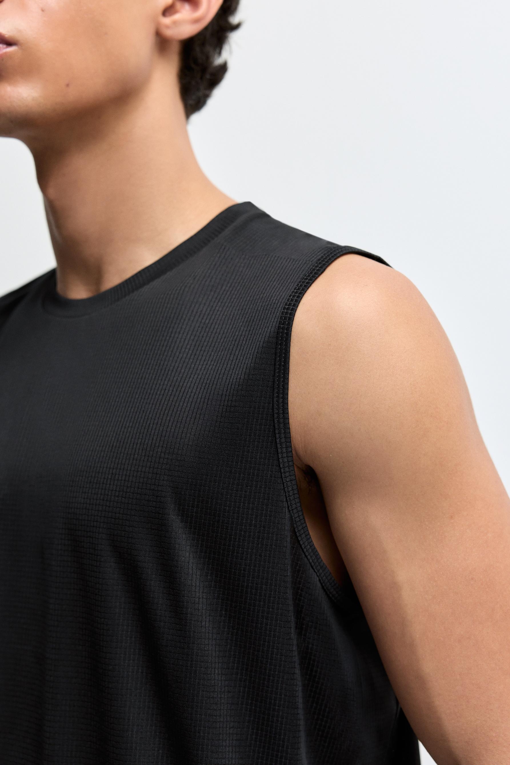 Sleeveless sports T-shirt — BLACK