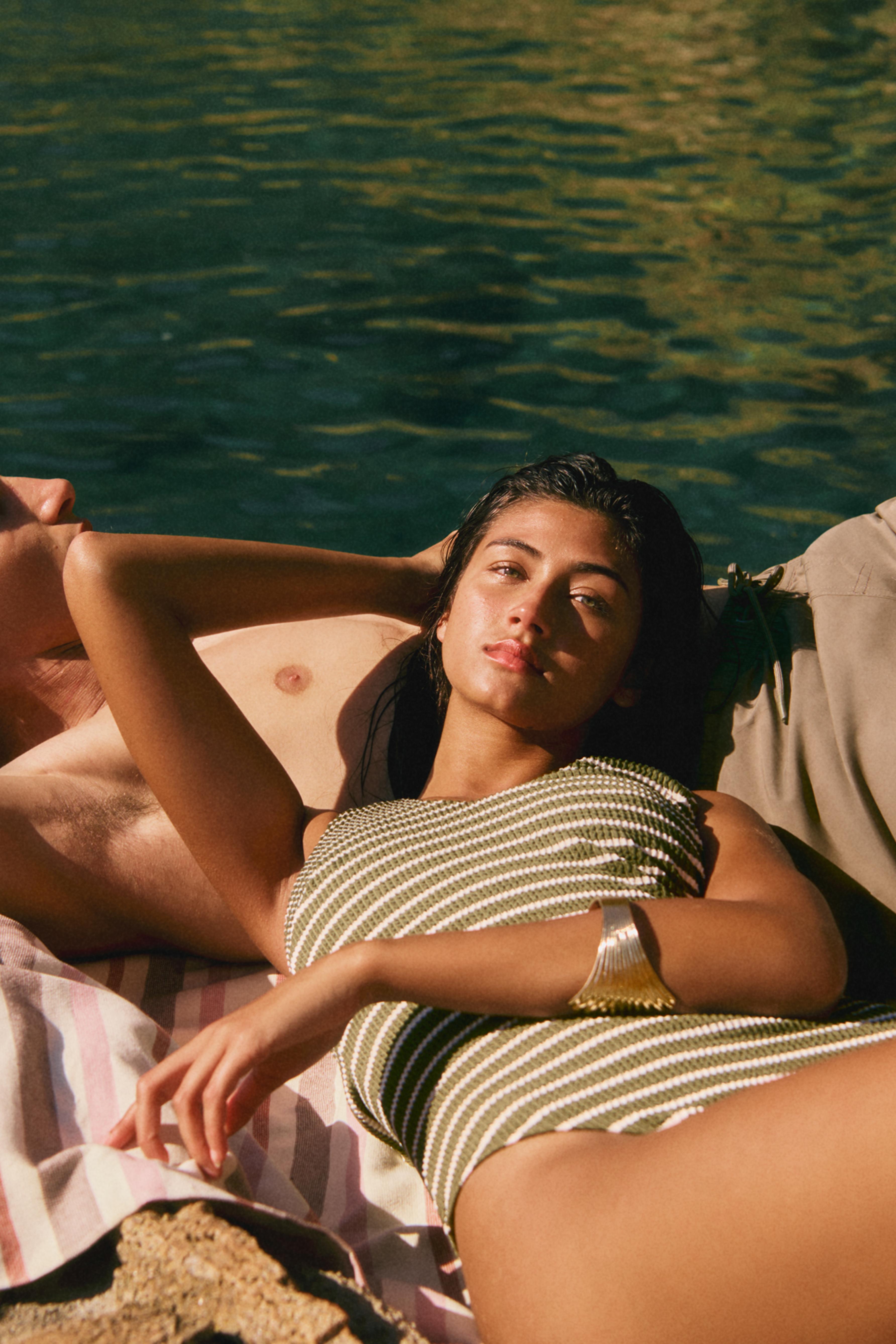Textured swimsuit — GREEN