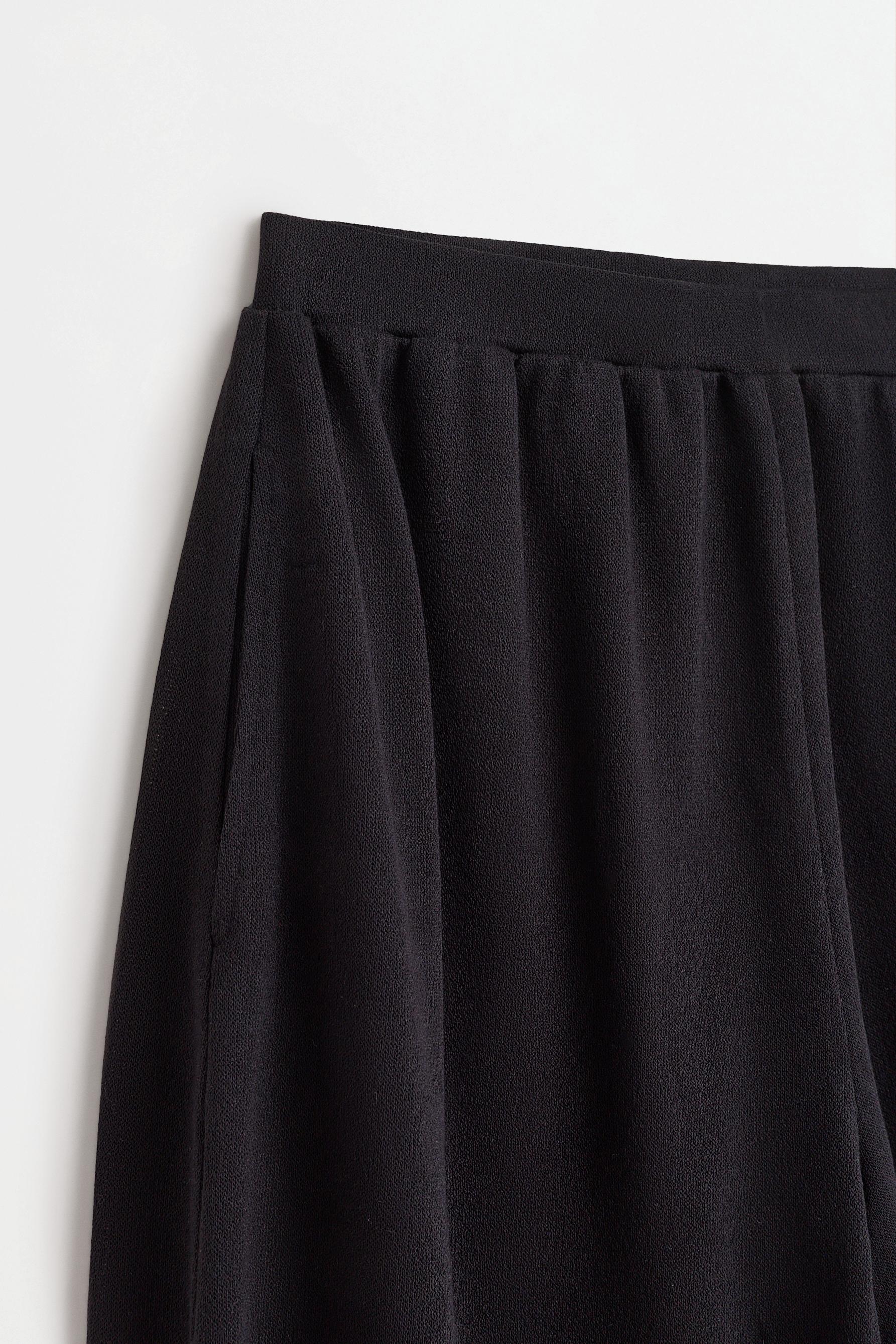 Flowing carrot fit trousers — BLACK