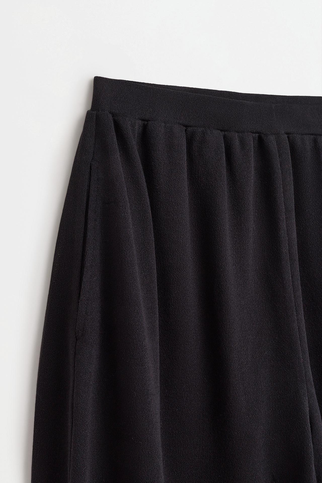 Flowing carrot fit trousers — BLACK