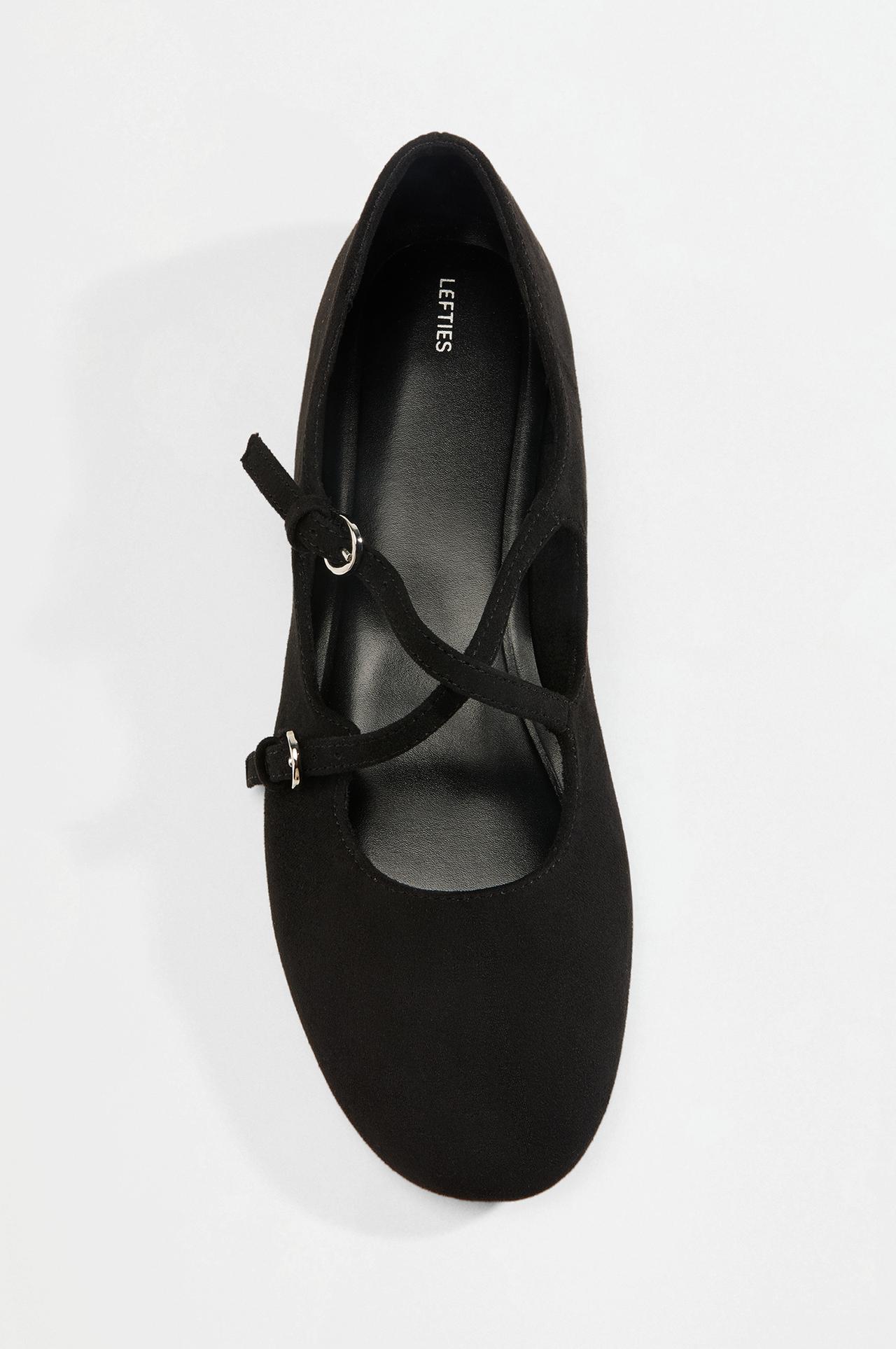 Cross-strap ballet flat — BLACK